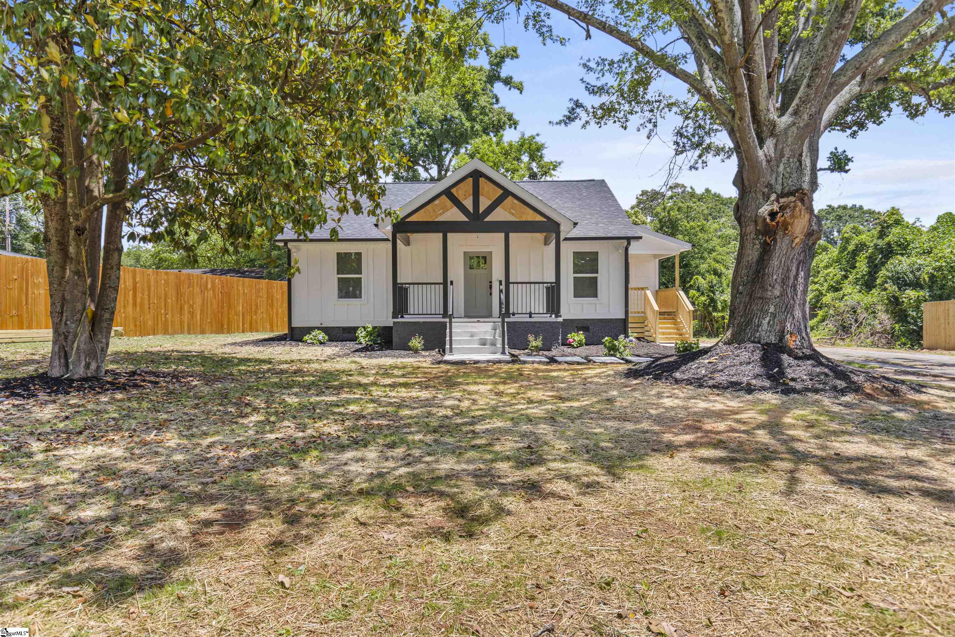 303 Old Piedmont Highway Property Photo 1