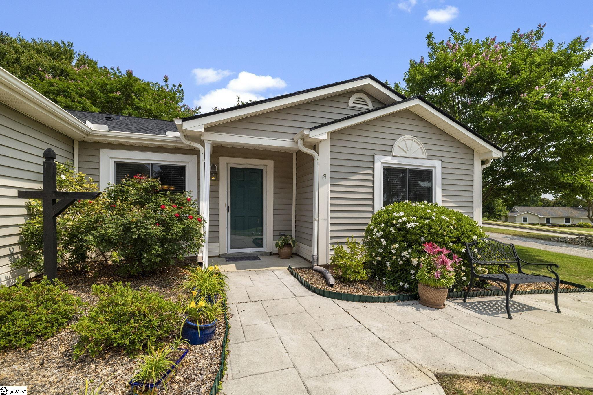 2 Hillview Drive Property Photo 1