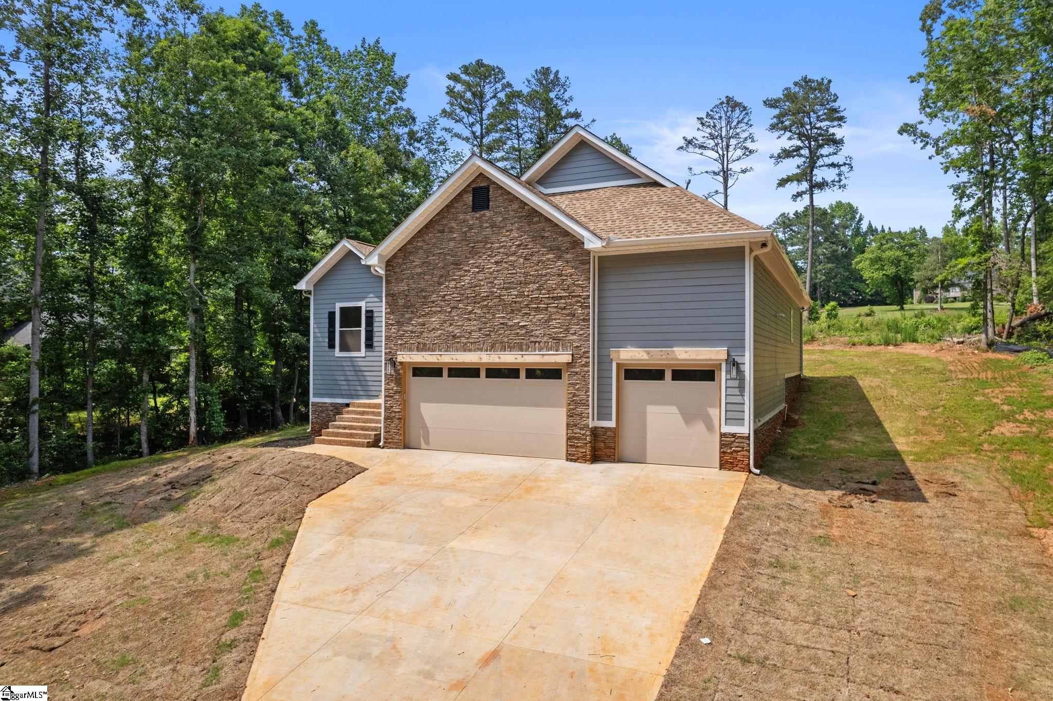 2705 Brook Hollow Drive Property Photo 3