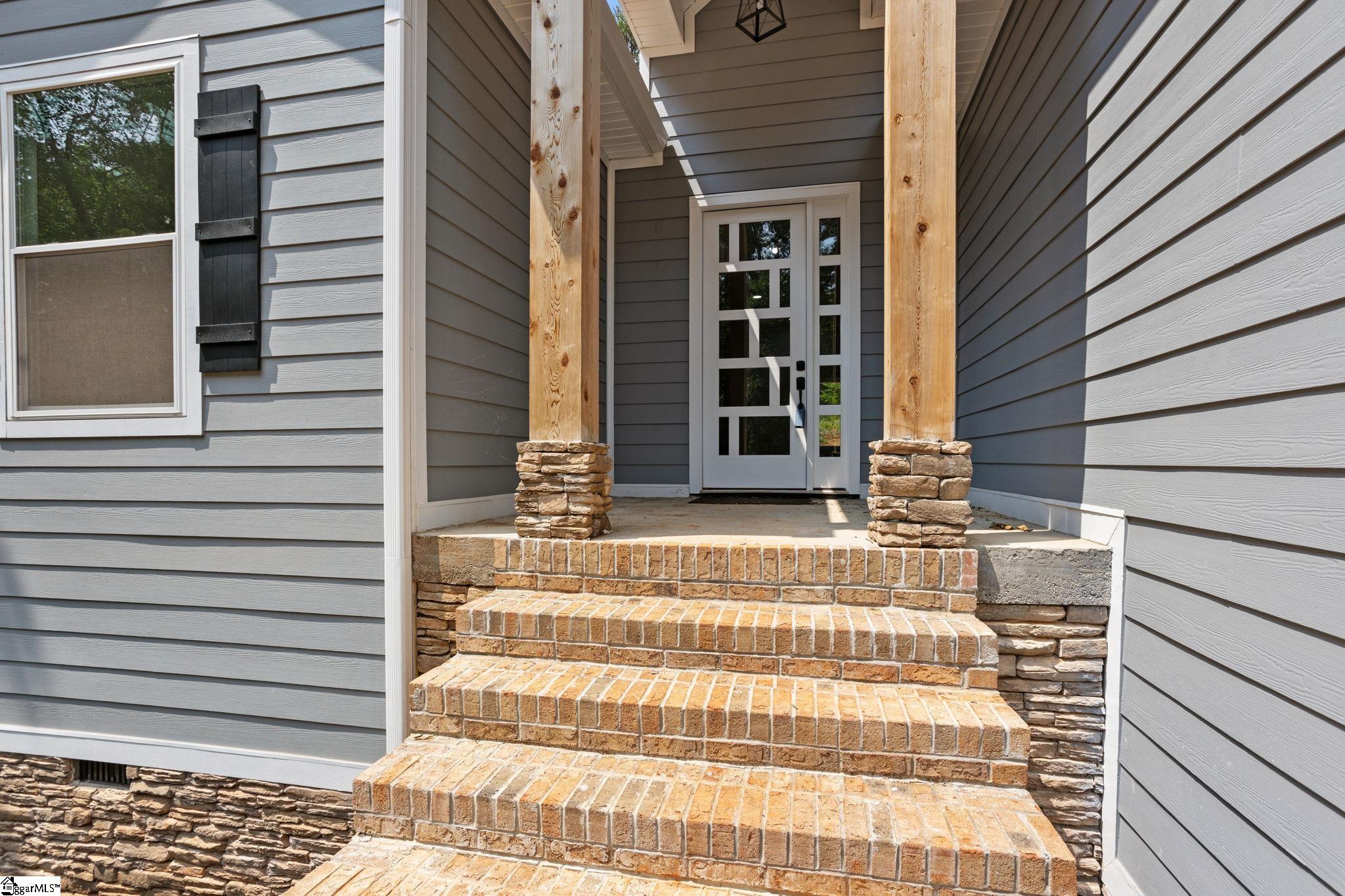 2705 Brook Hollow Drive Property Photo 4