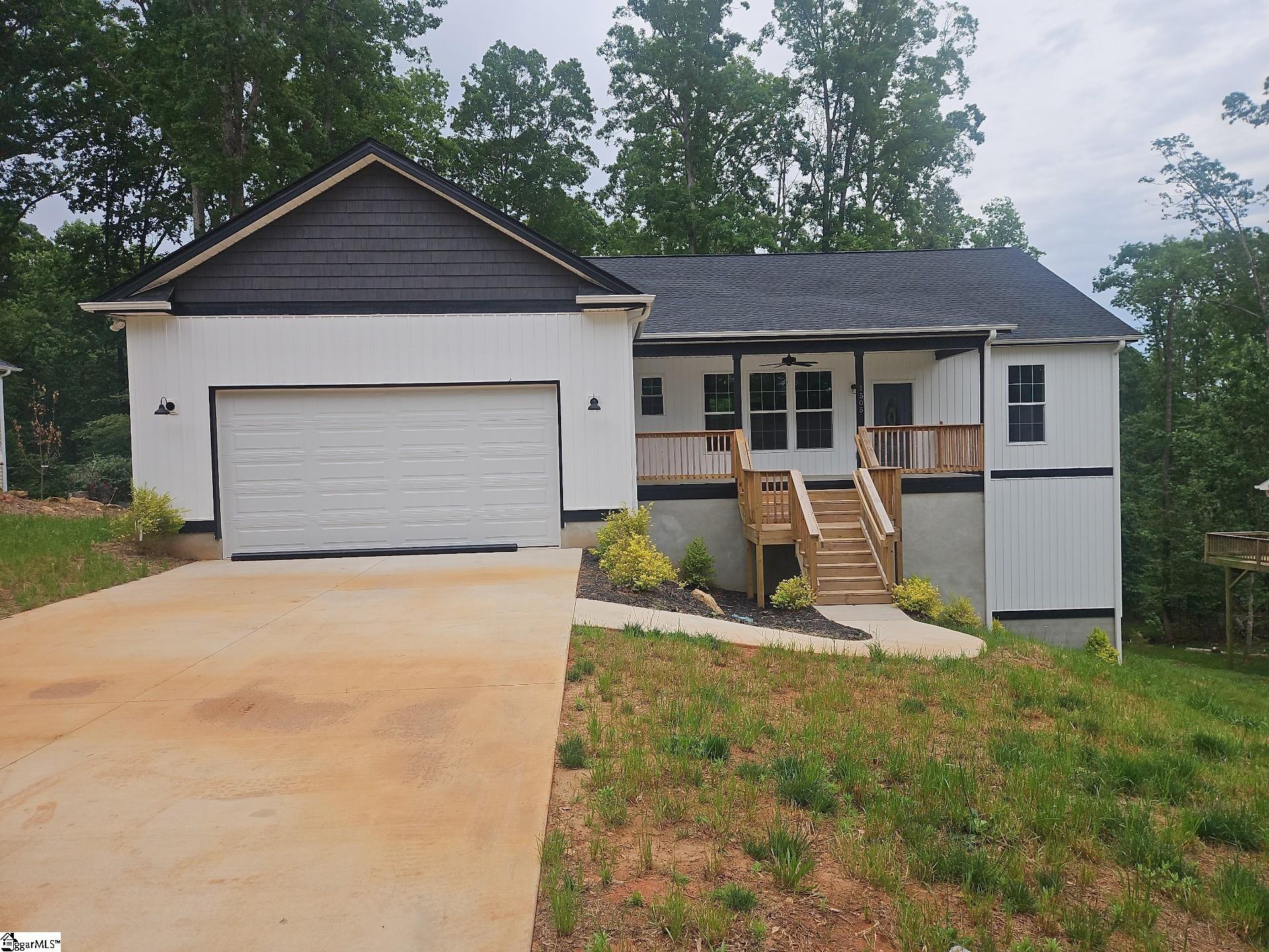 1505 E Saluda Lake Road Property Photo 1