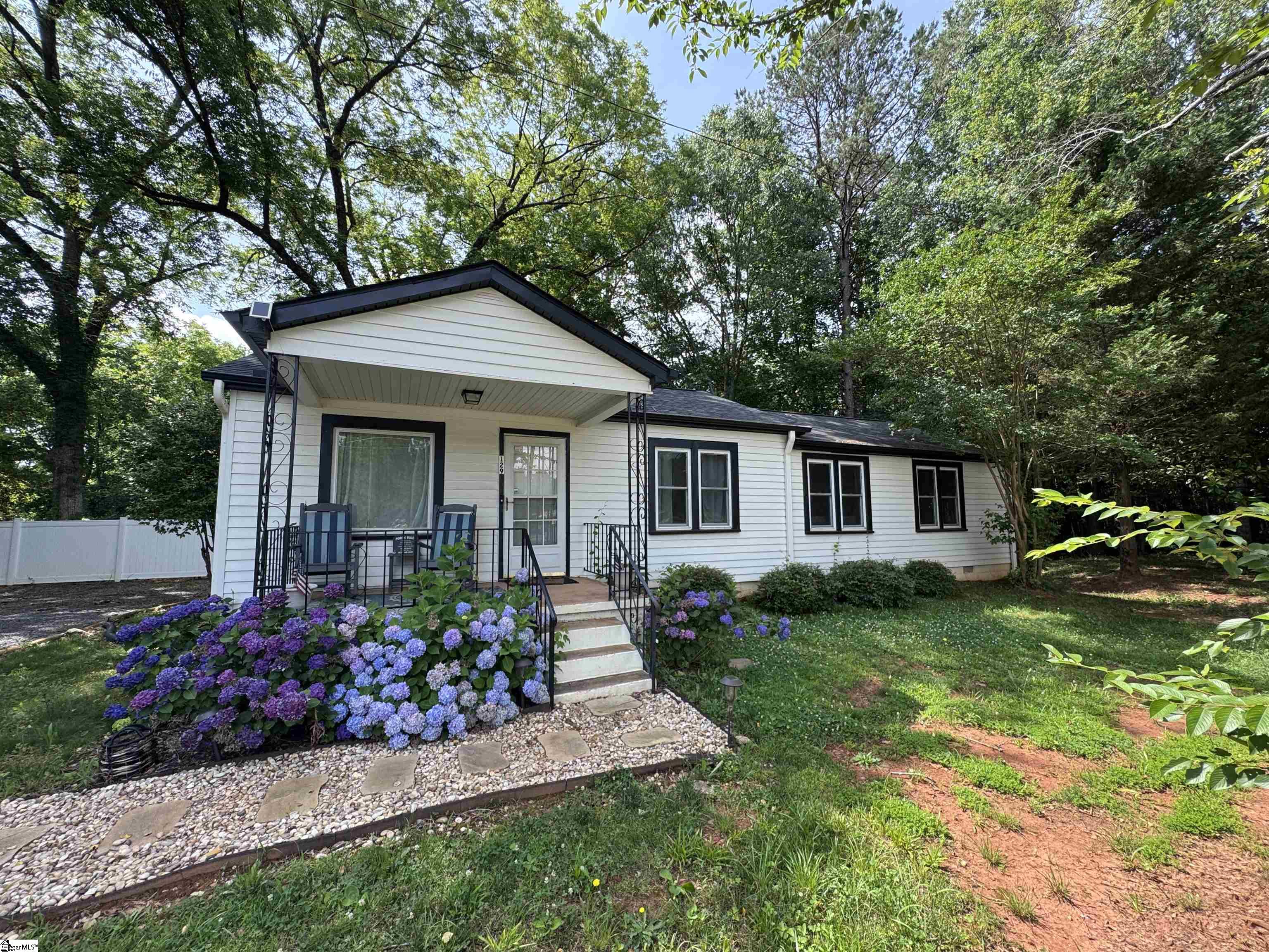 129 Bountyland Road Property Photo 1