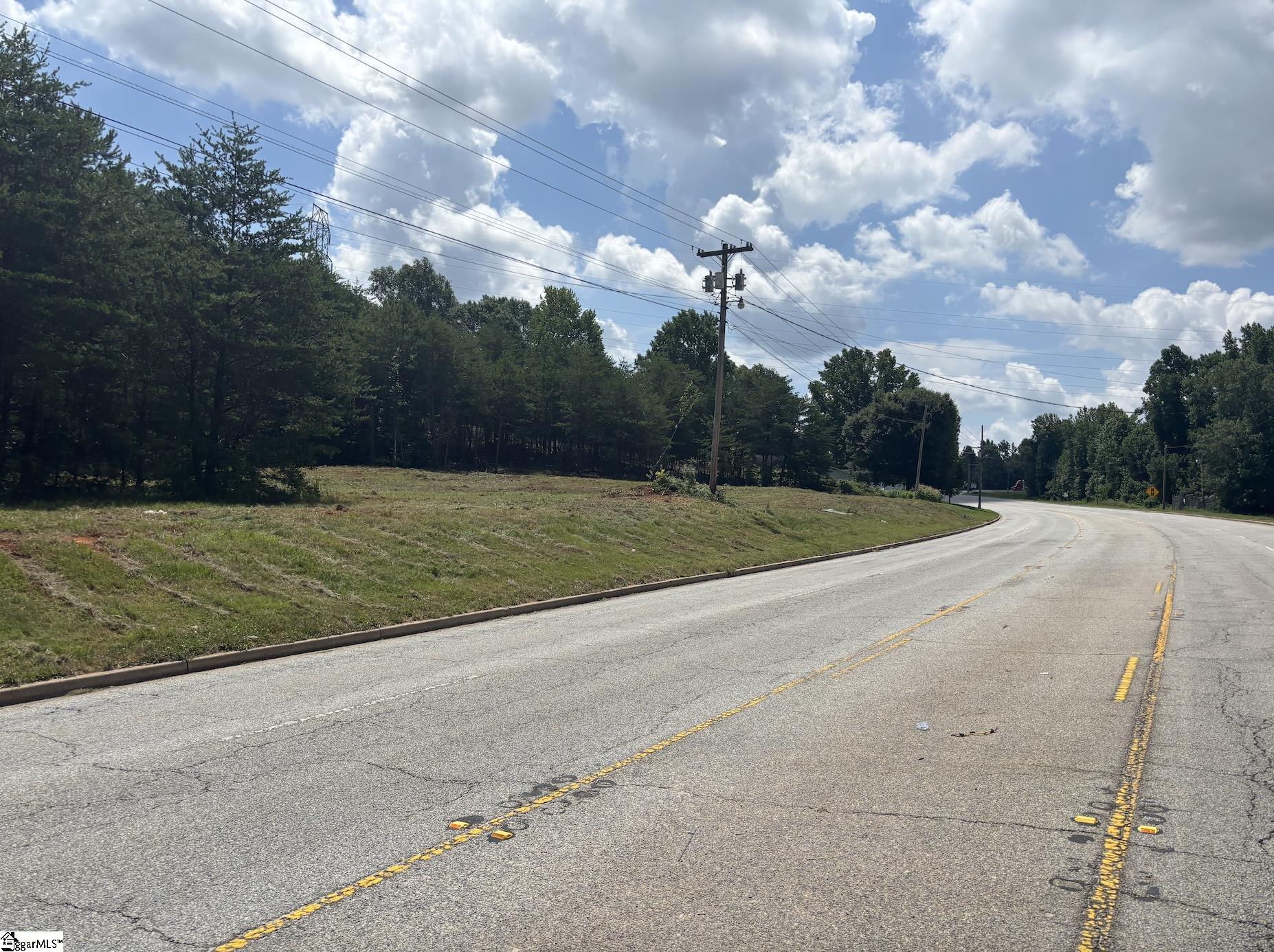 00 New Woodruff Road Property Photo 3