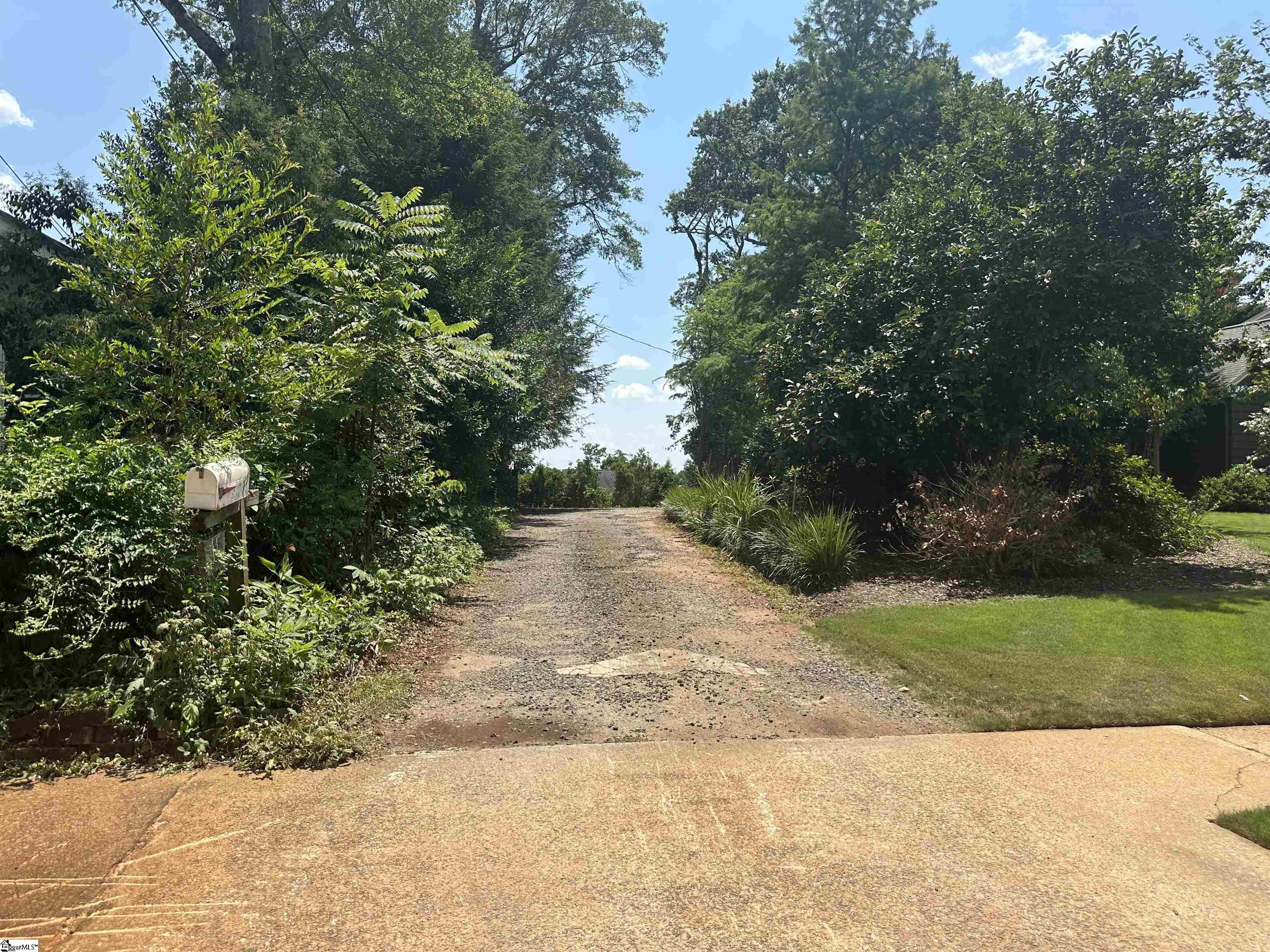 15 W Hillcrest Drive Property Photo 5