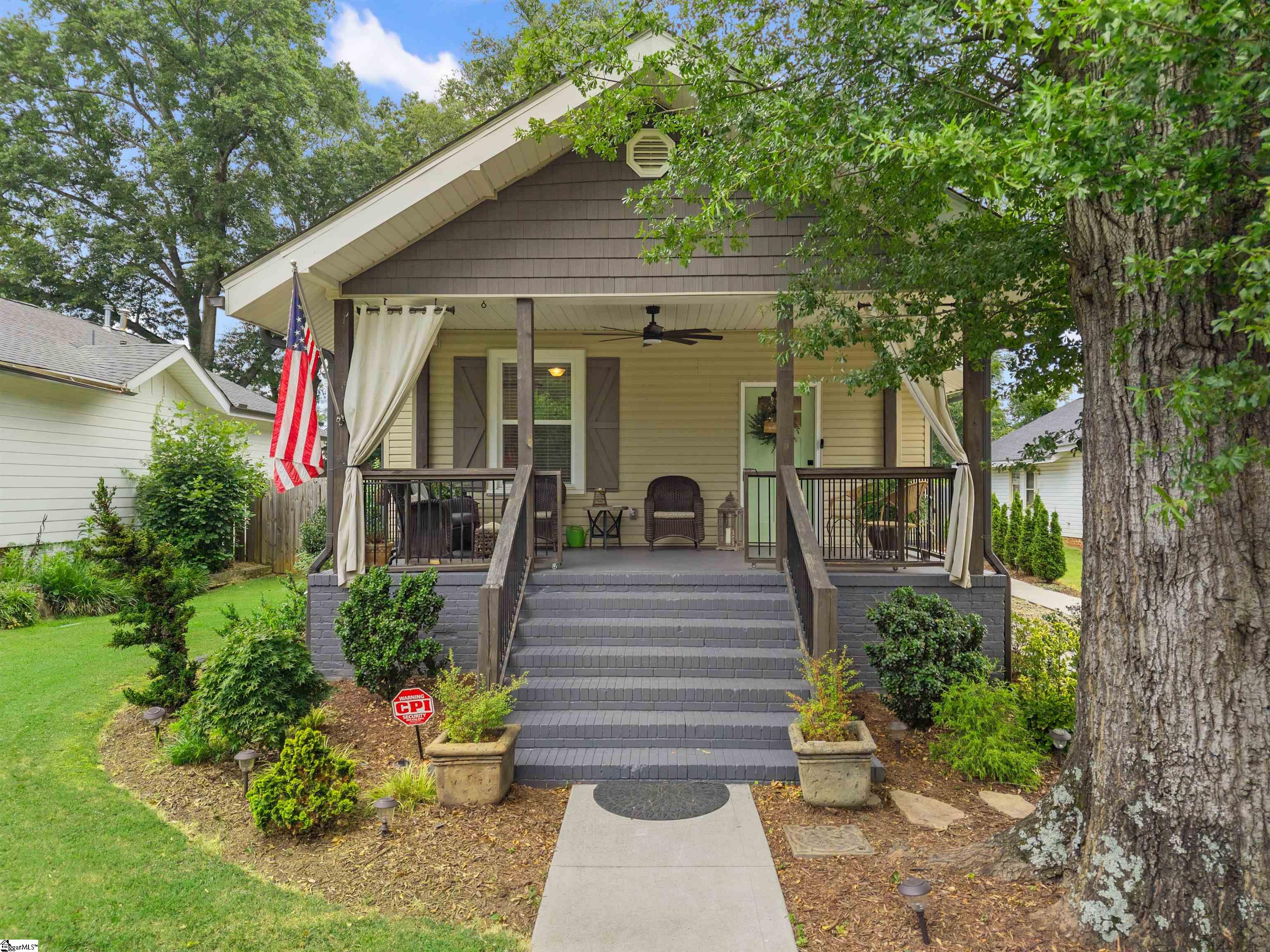 109 Ladson Street Property Photo 1