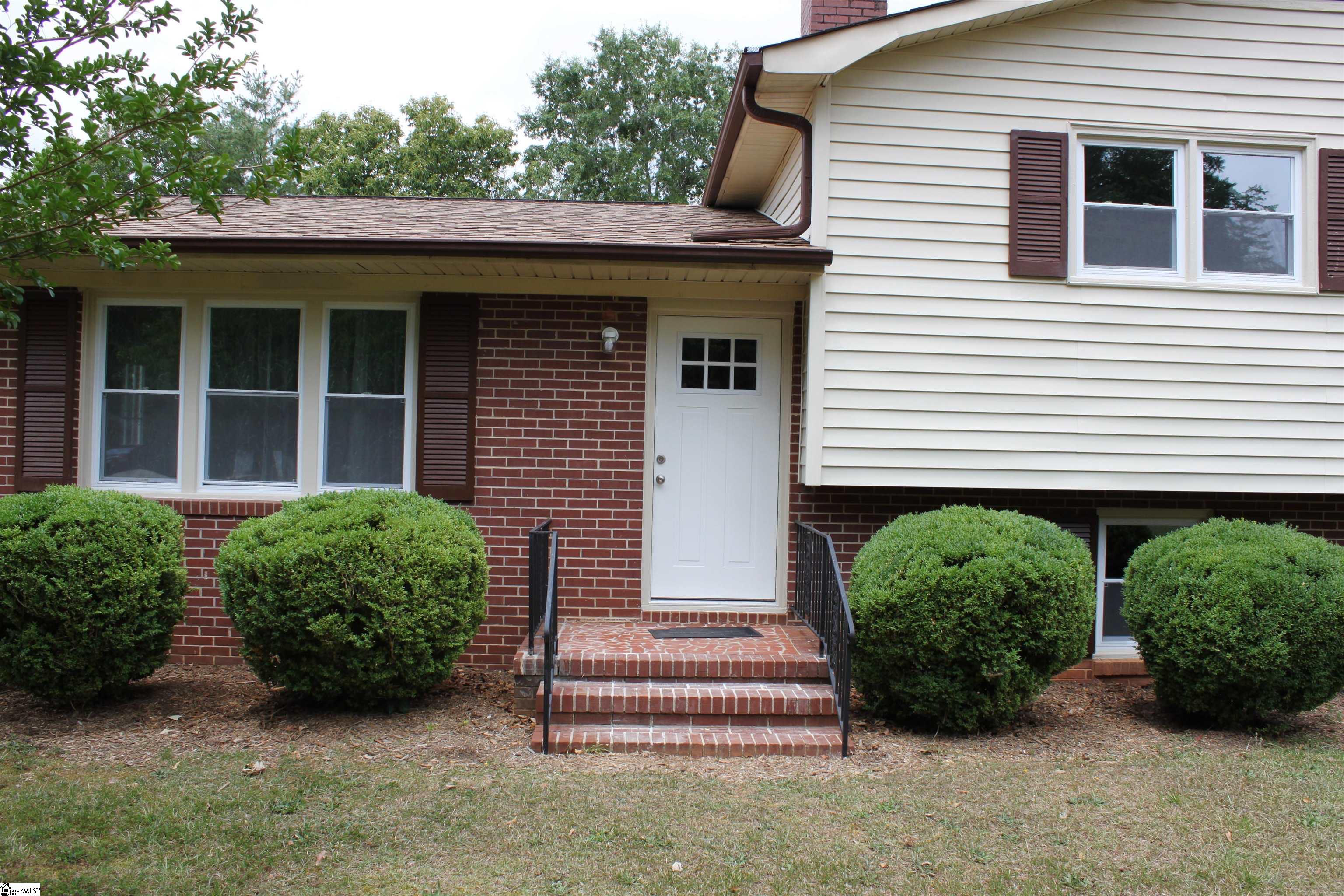 190 Clearview Hts Property Photo 2