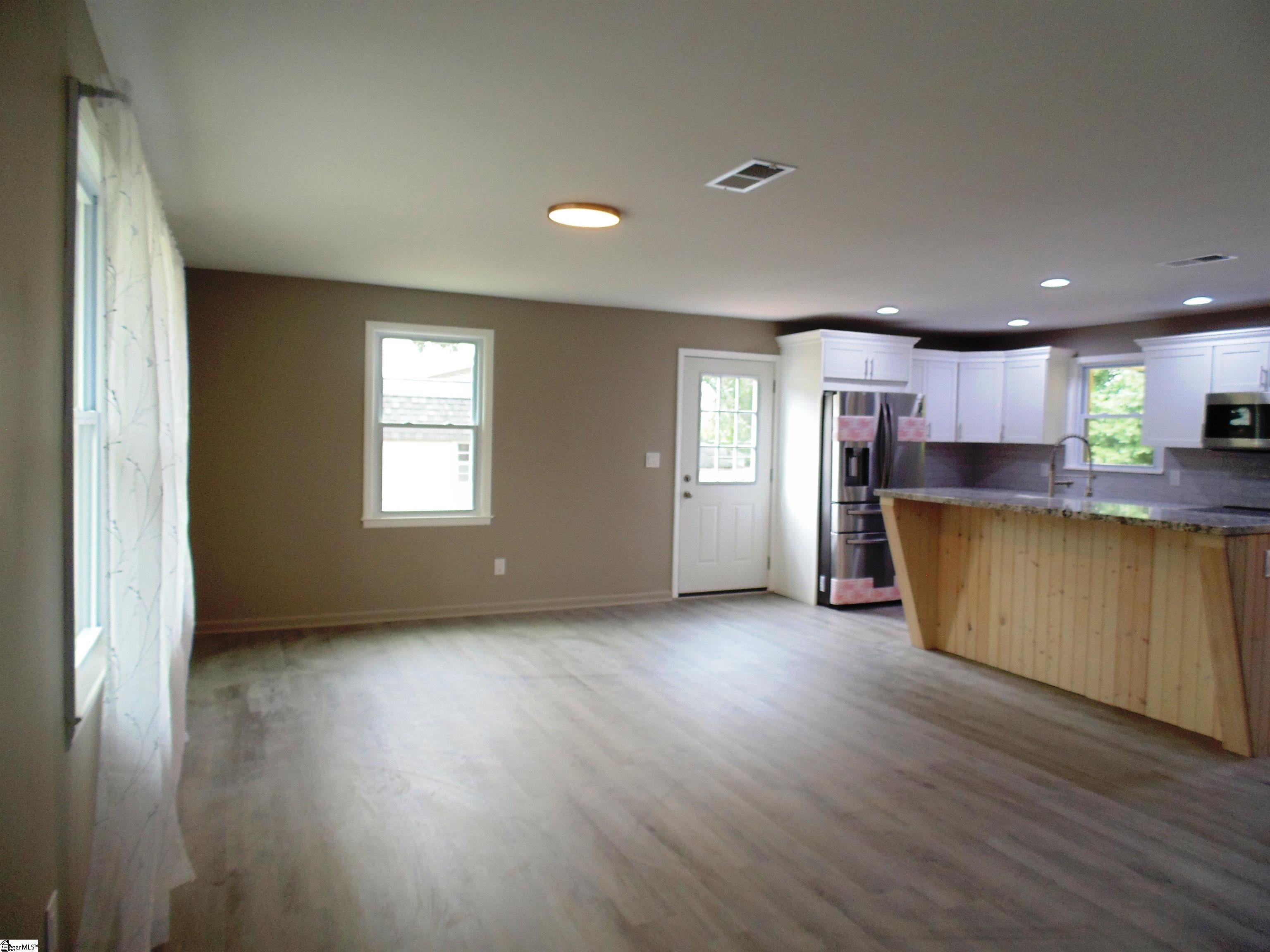 190 Clearview Hts Property Photo 4