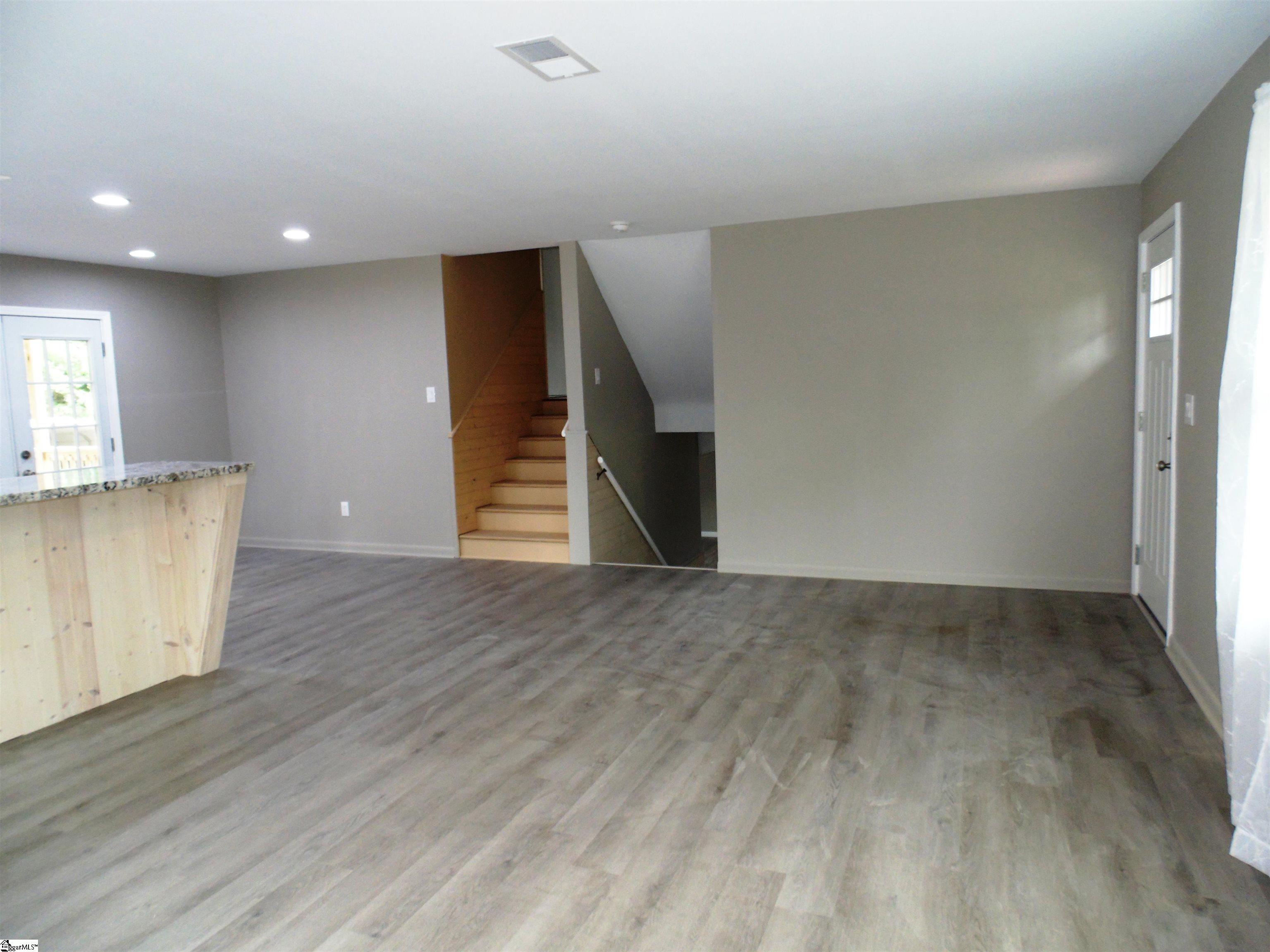 190 Clearview Hts Property Photo 8