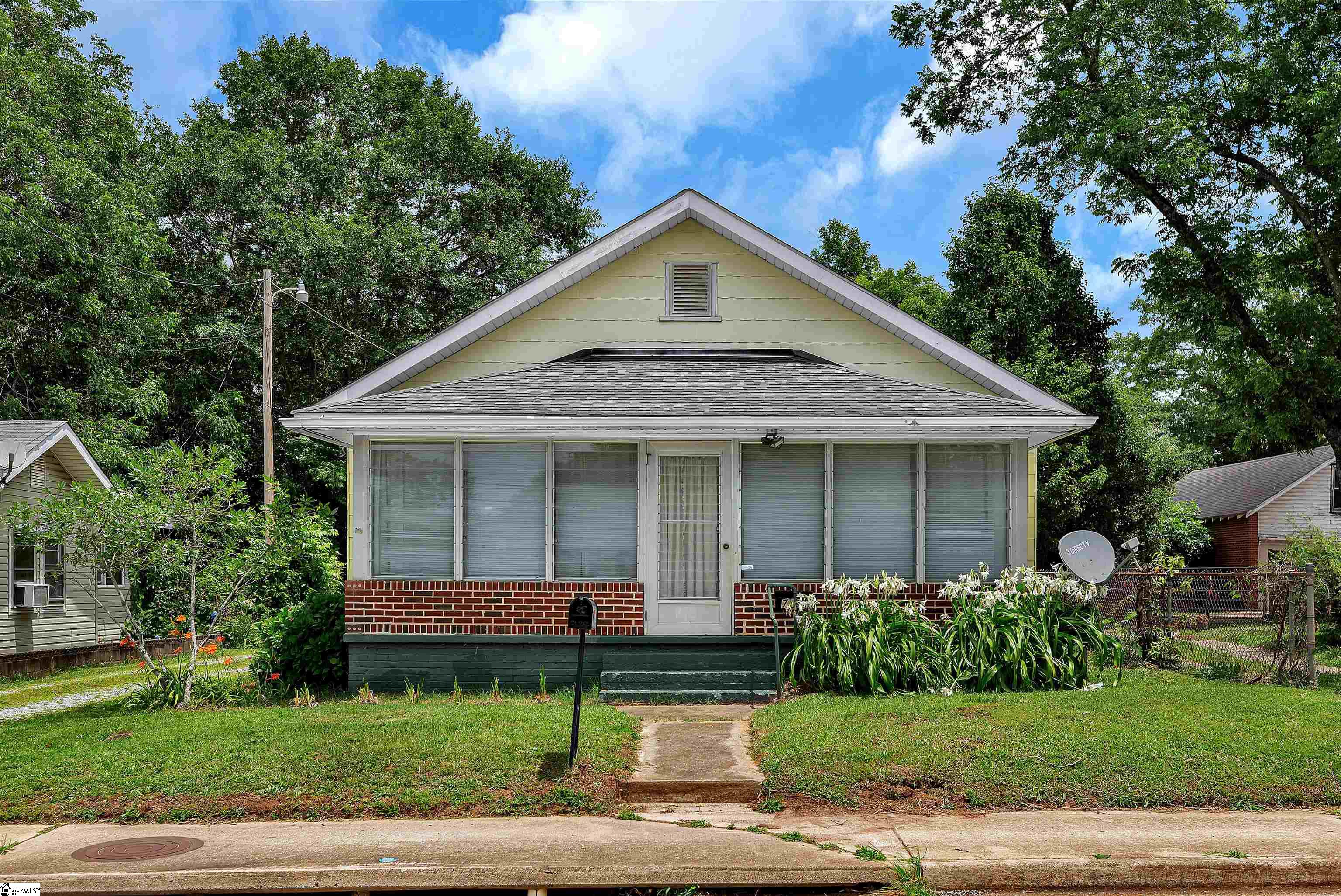 712 W Main Street Property Photo 1