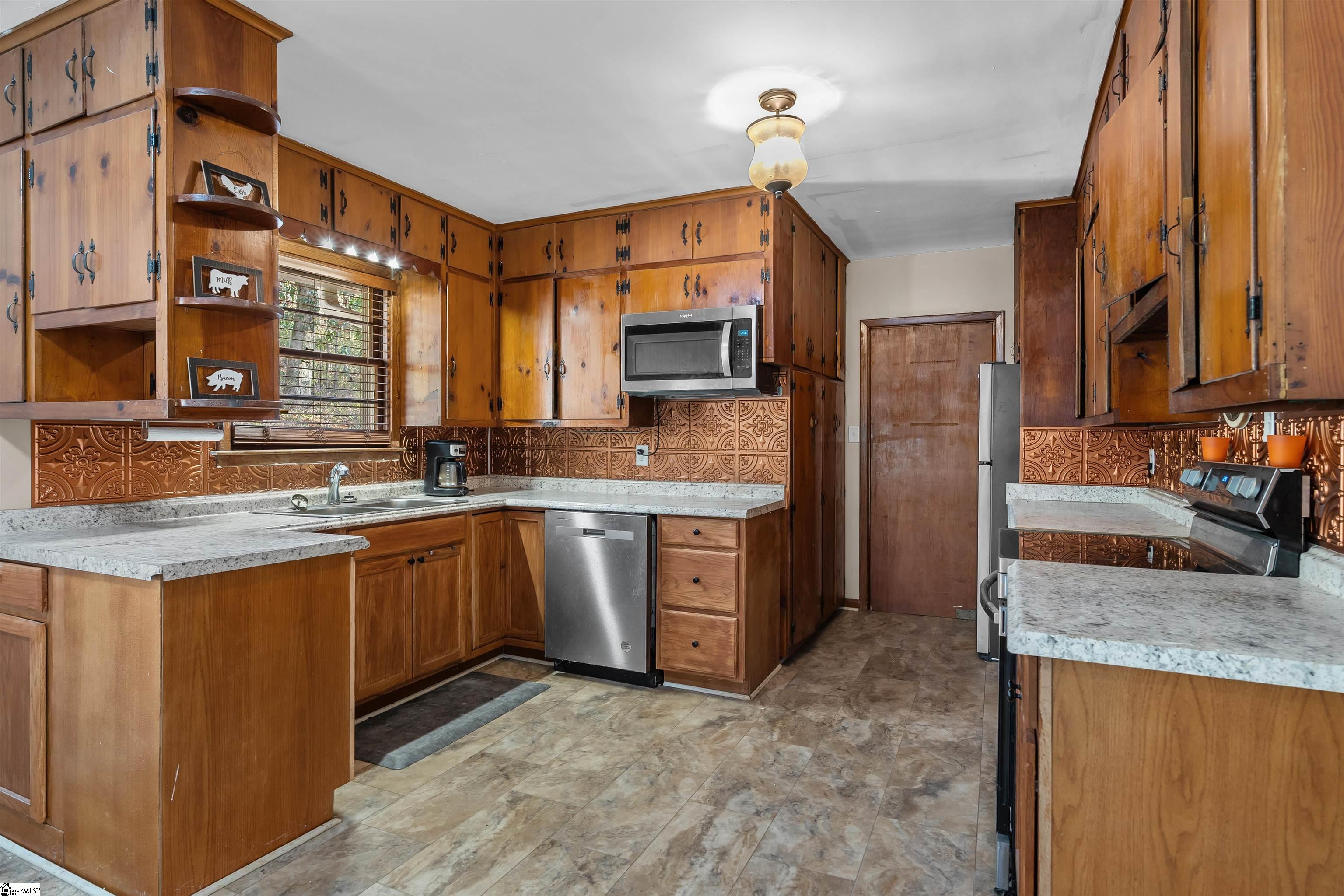 1020 Woodburn Road Property Photo 19