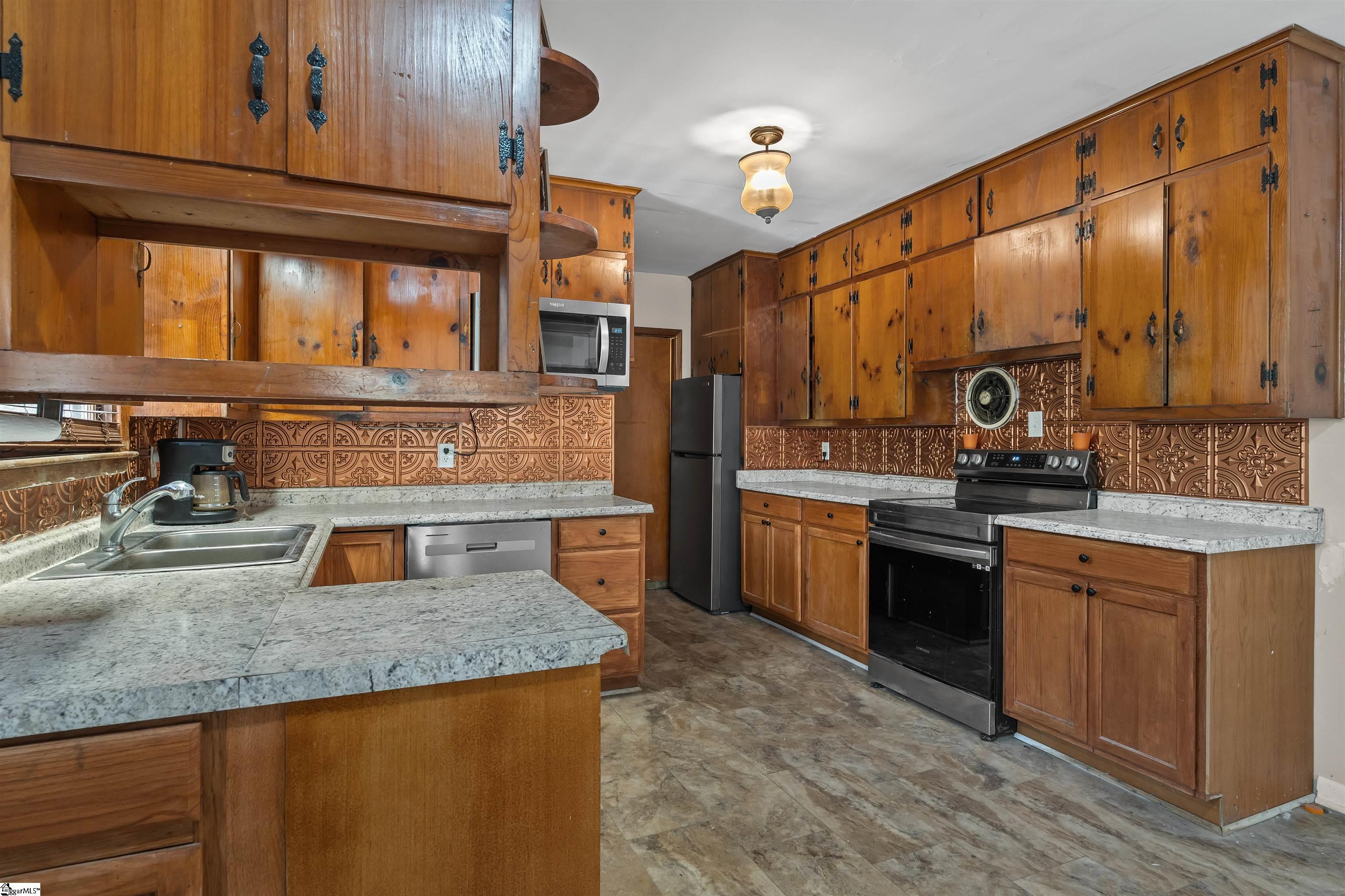 1020 Woodburn Road Property Photo 22