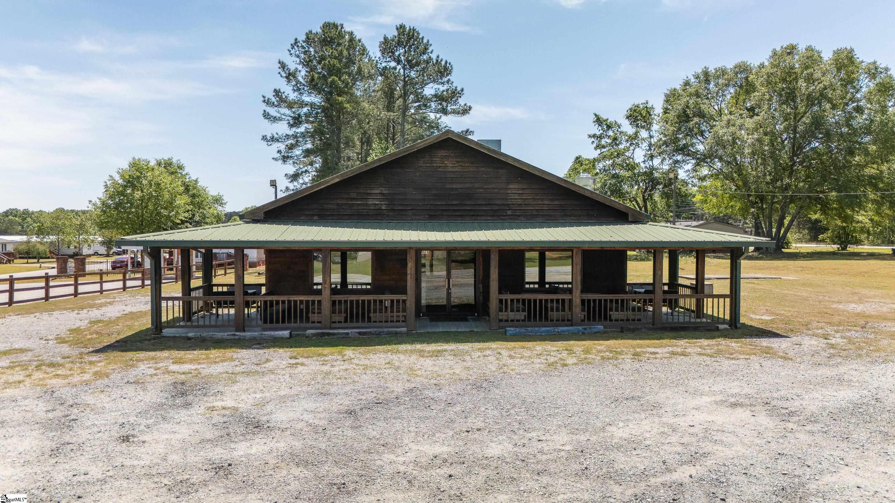 869 Poplar Street Property Photo 2