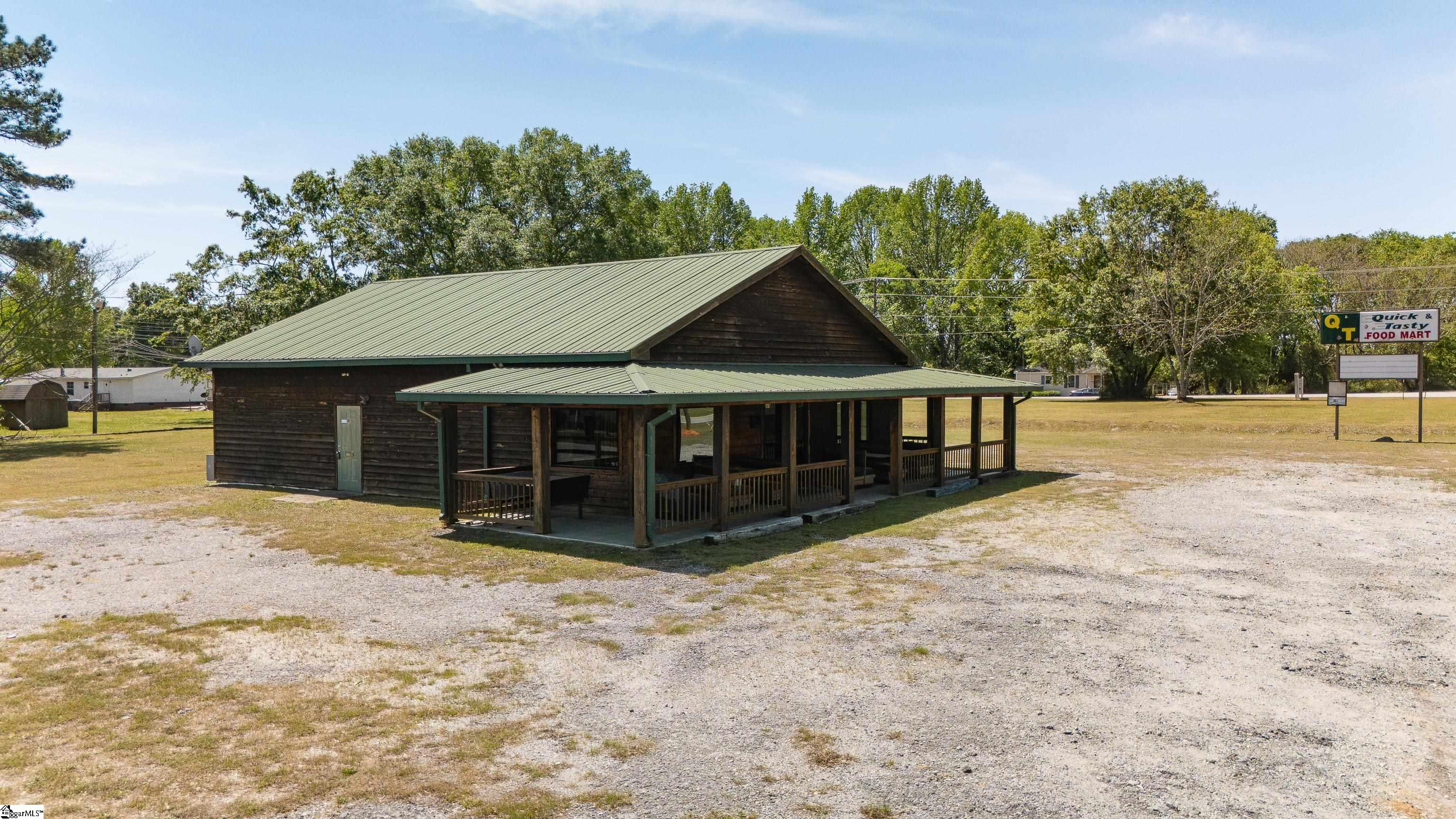 869 Poplar Street Property Photo 3