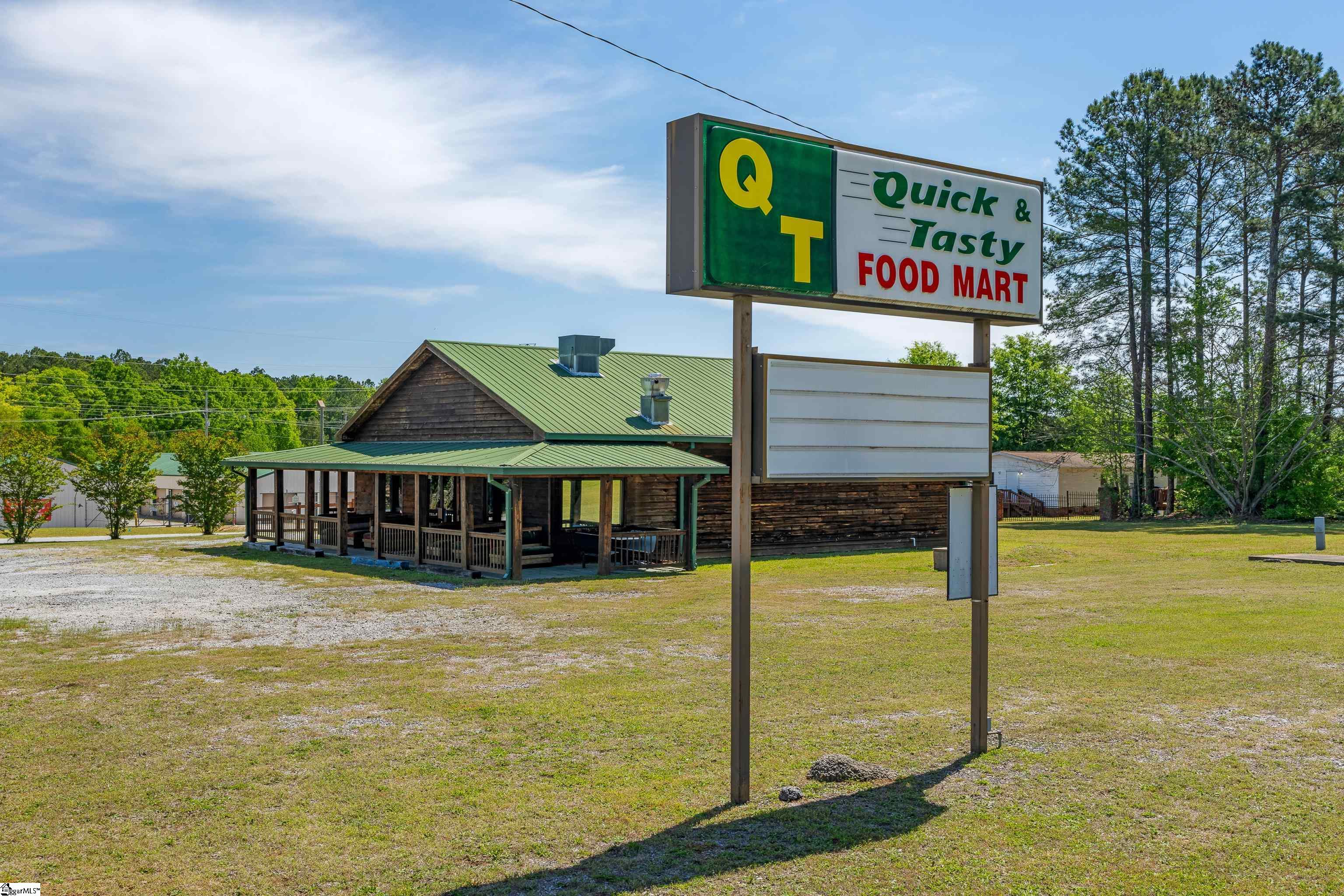 869 Poplar Street Property Photo 4