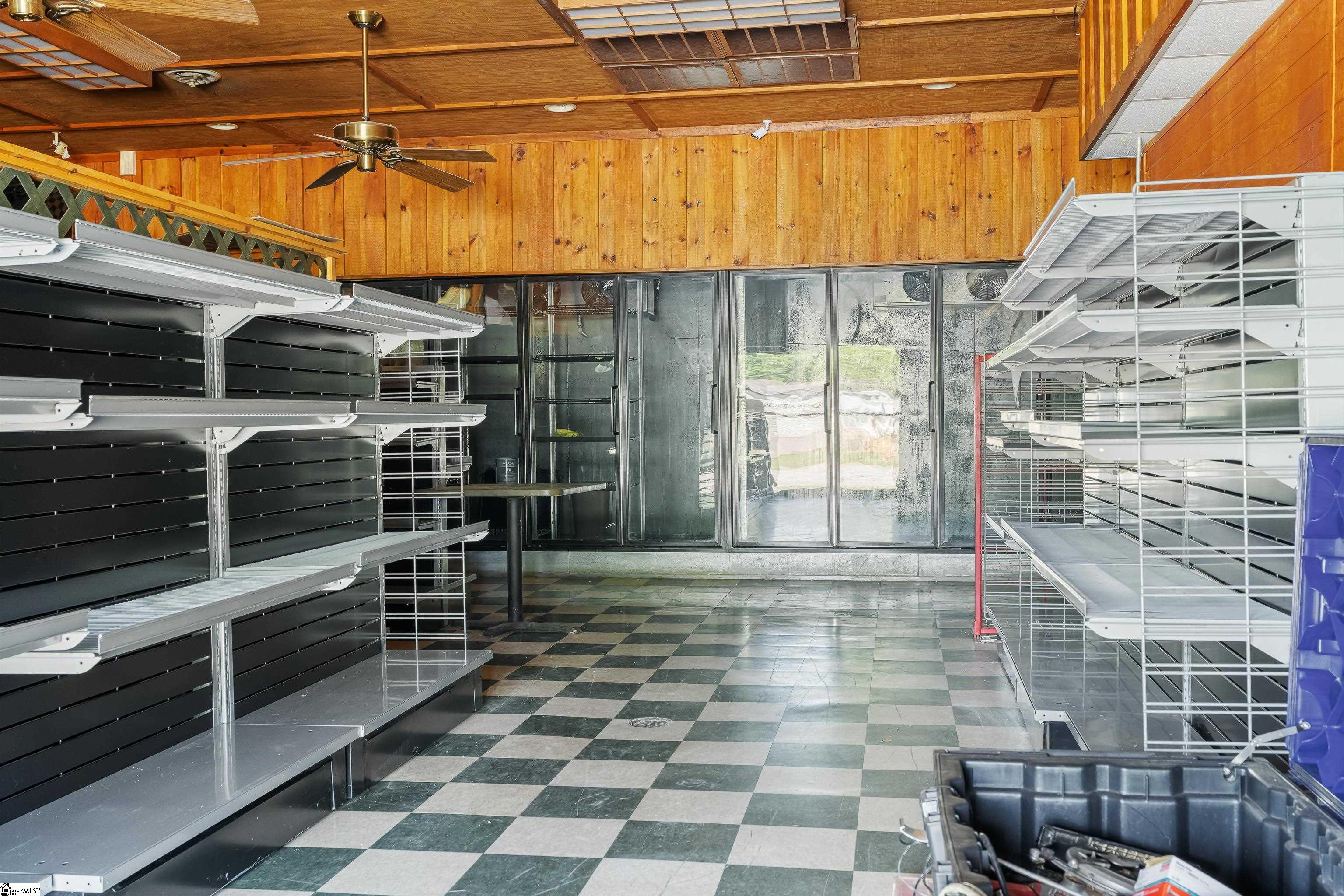 869 Poplar Street Property Photo 5