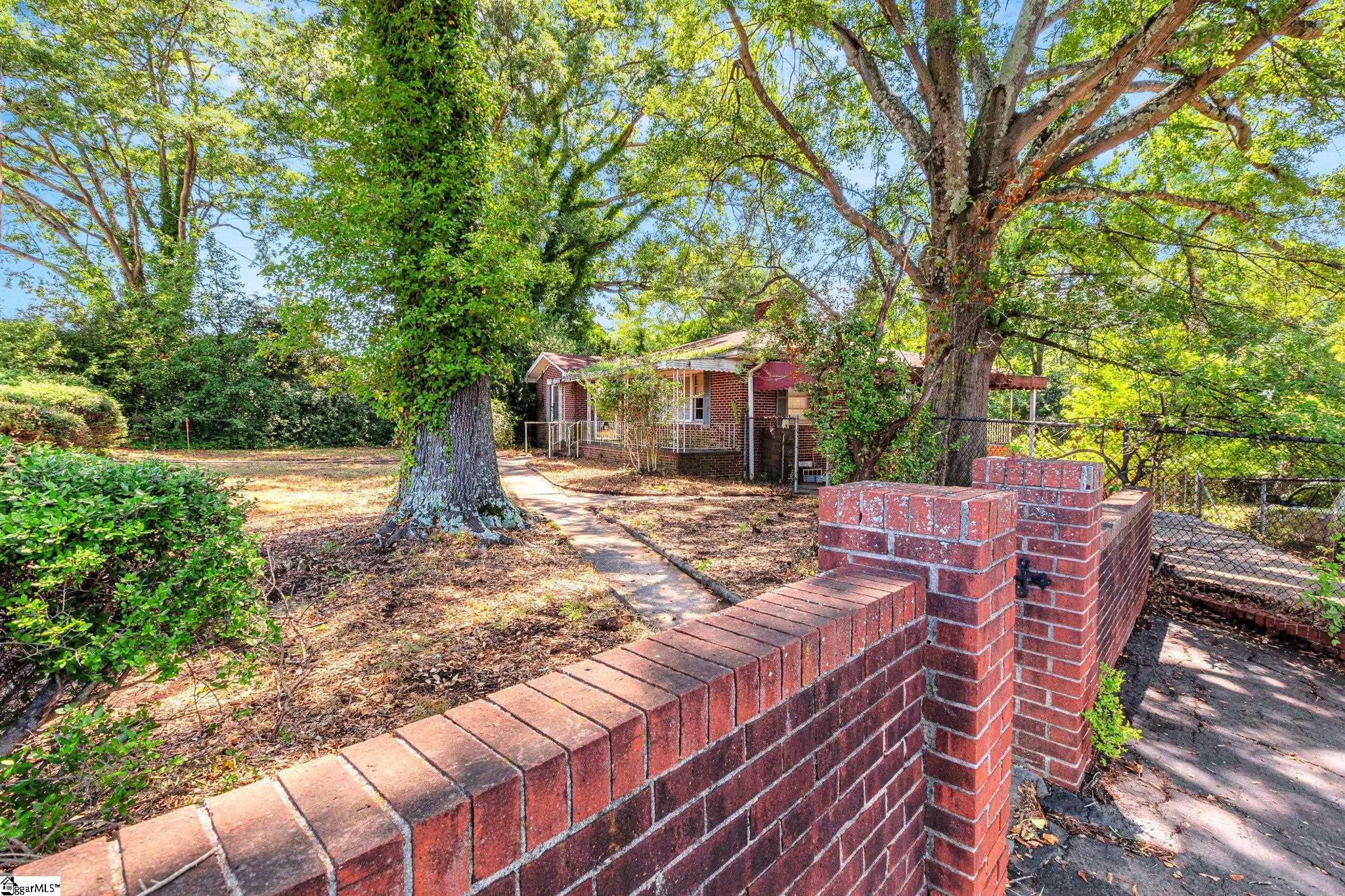 104 E Butler Road Property Photo 4