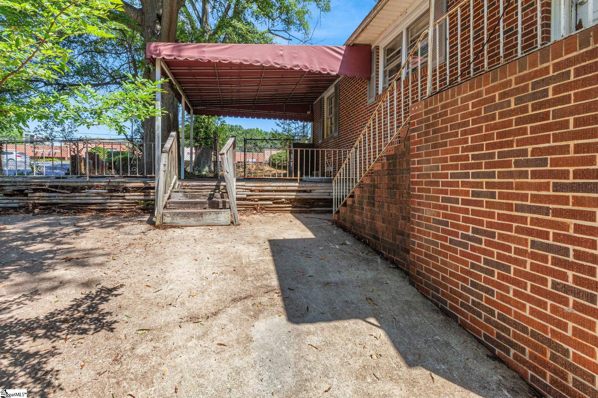 104 E Butler Road Property Photo 14