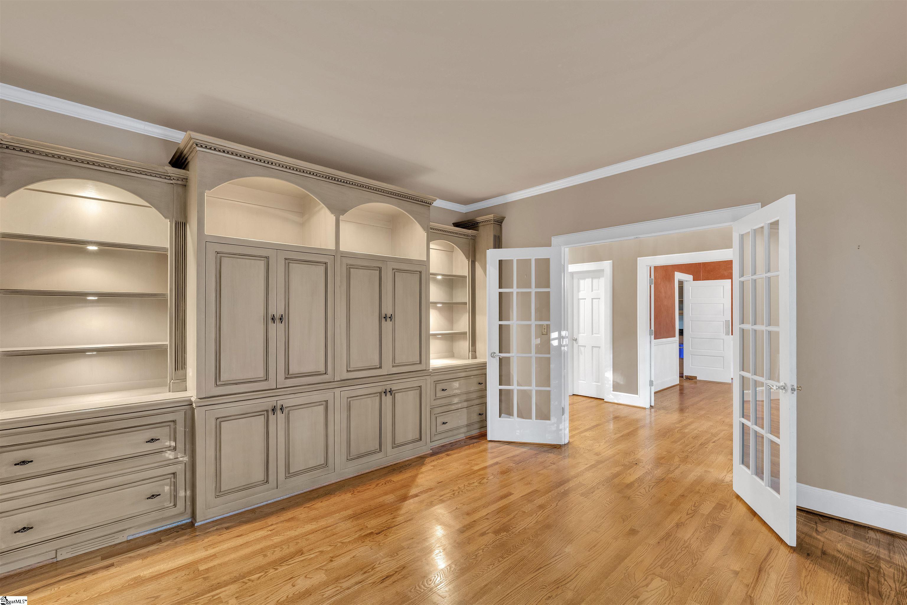 388 Pinehurst Drive Property Photo 4