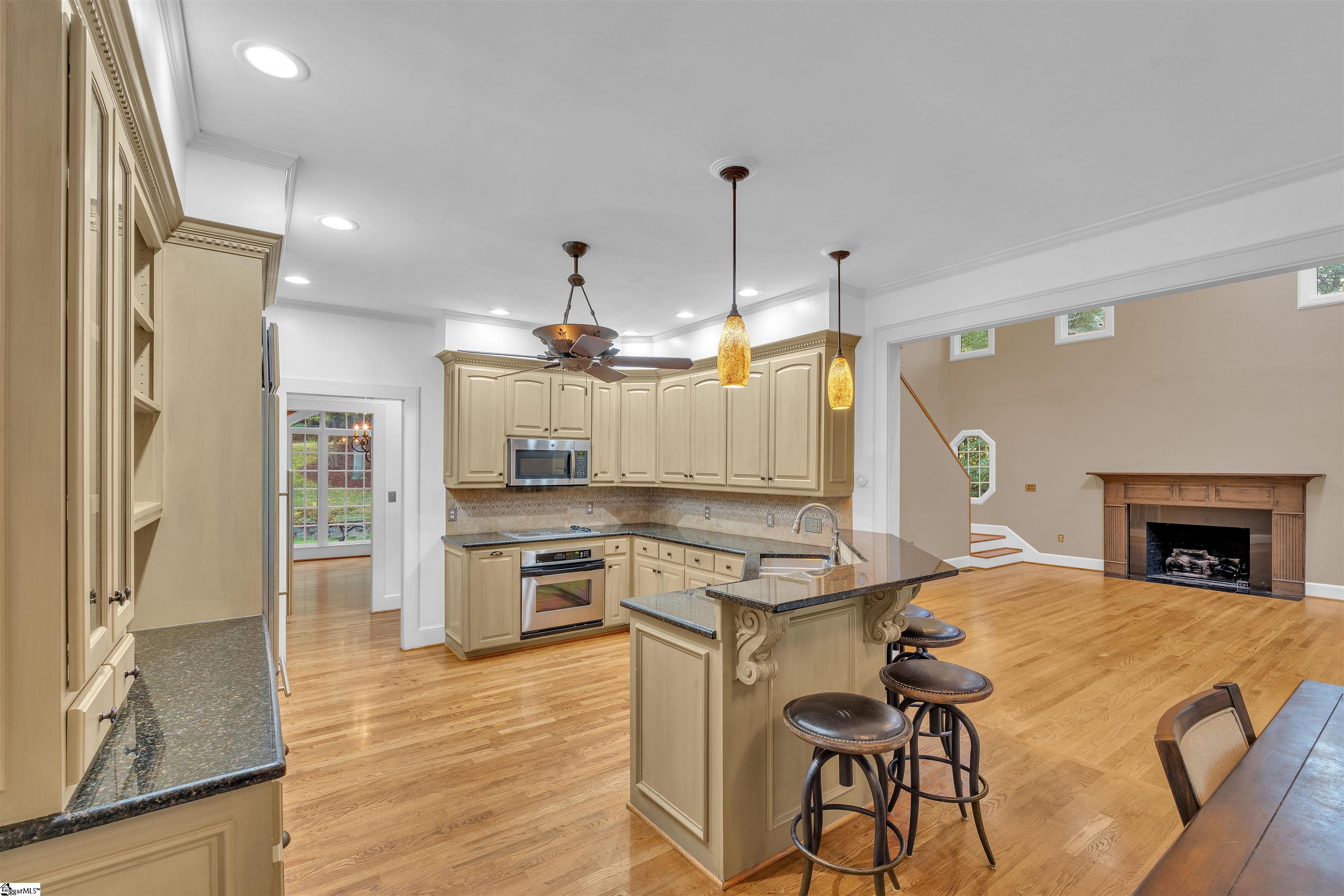 388 Pinehurst Drive Property Photo 6