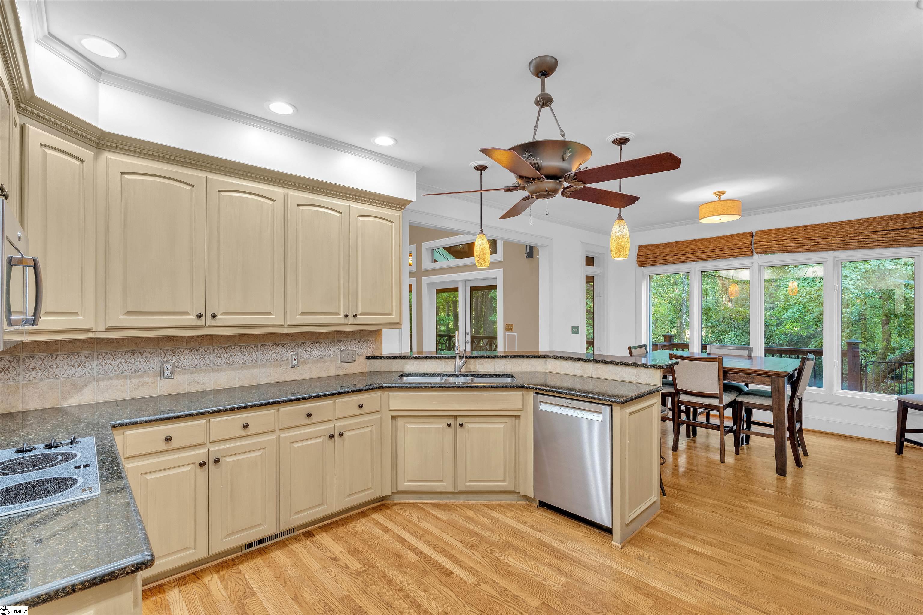 388 Pinehurst Drive Property Photo 33
