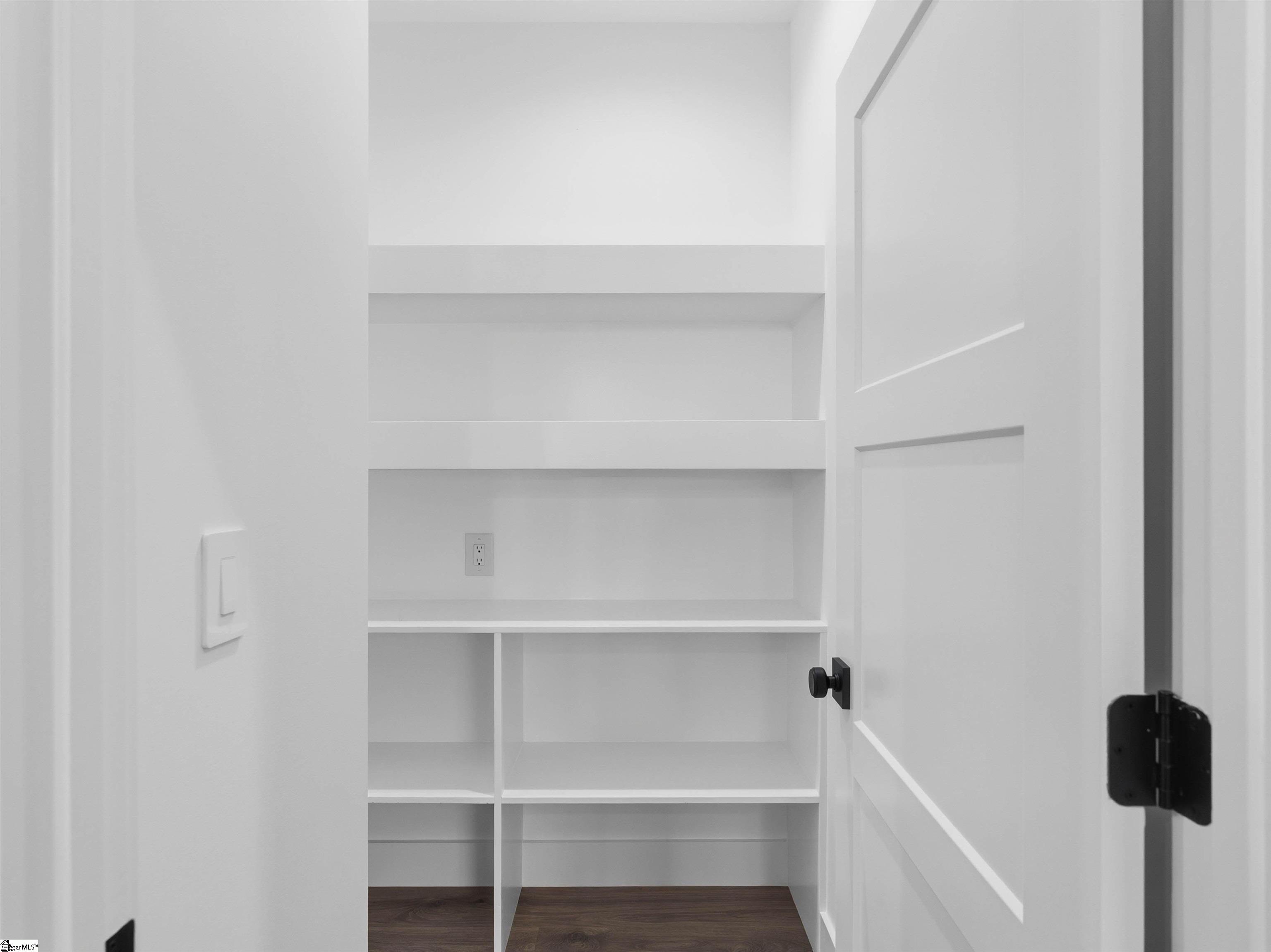 738 New South Court Property Photo 11