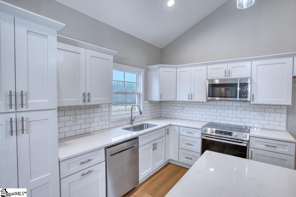 245 Fairwood Boulevard Property Photo 15