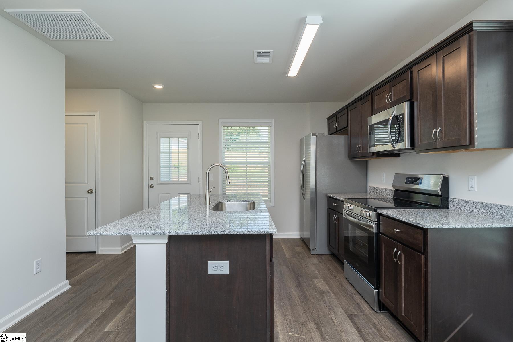6 Thorndike Way Property Photo 8