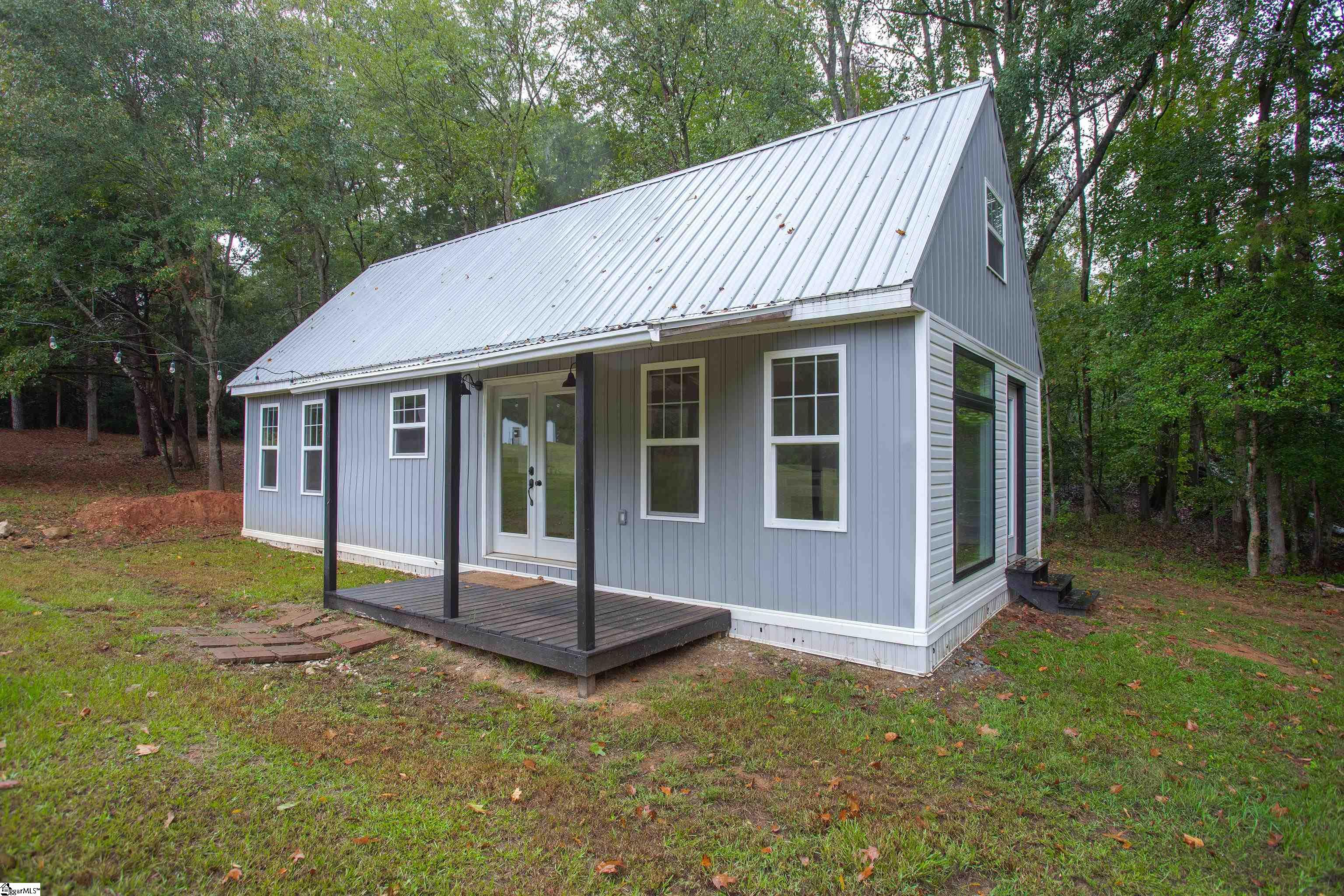 492 Edgewater Road Property Photo 2