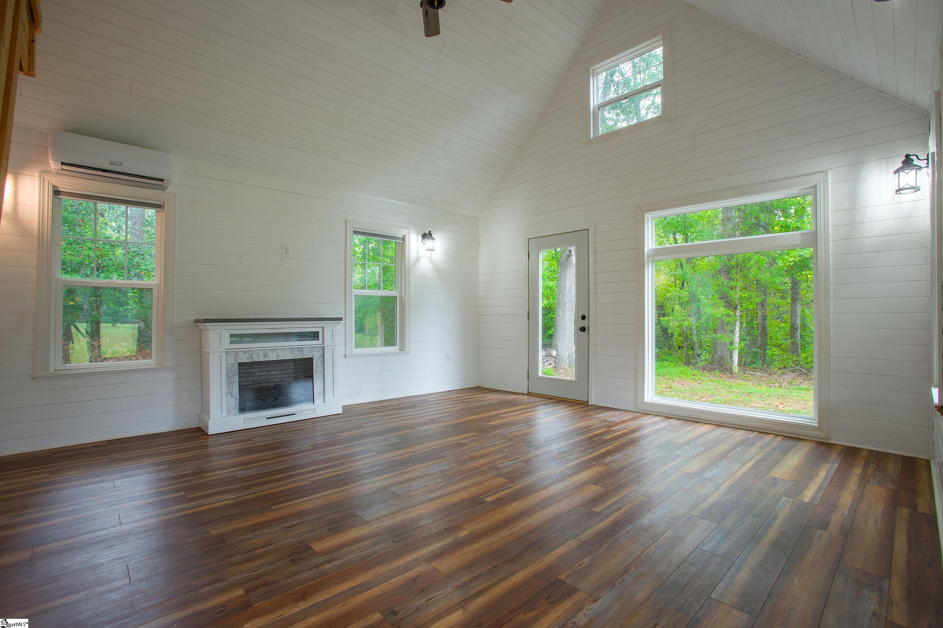 492 Edgewater Road Property Photo 4