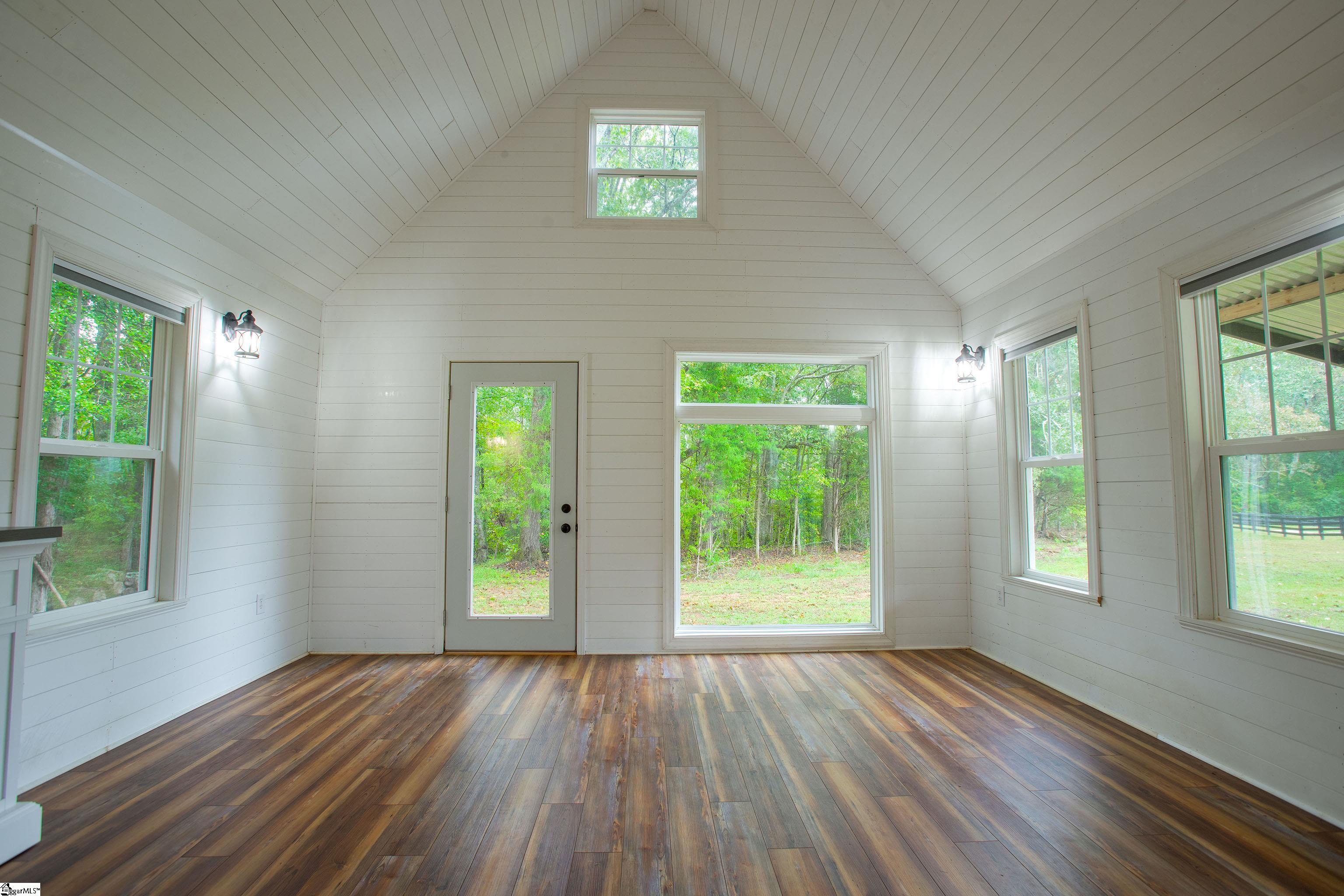 492 Edgewater Road Property Photo 5