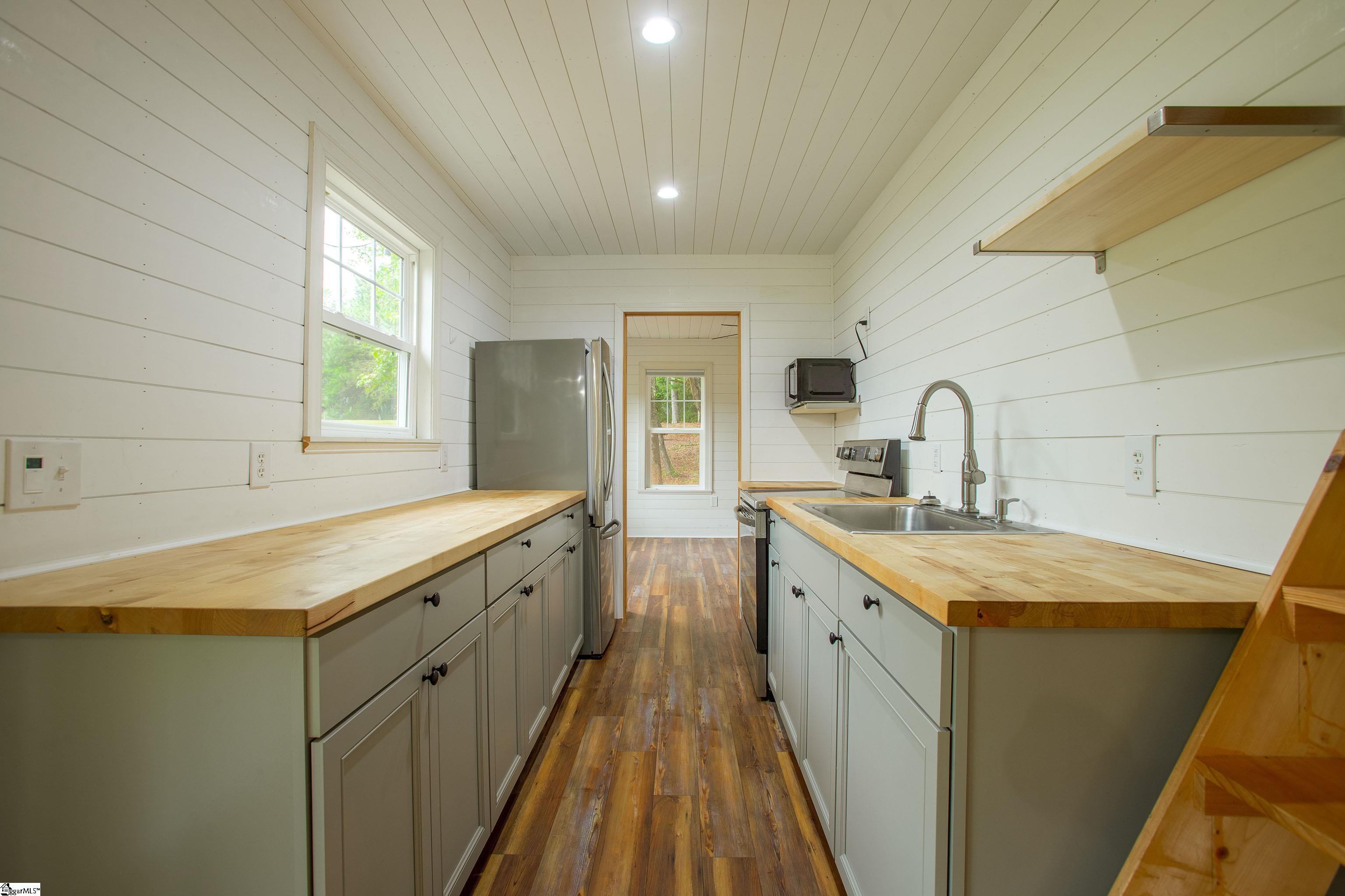 492 Edgewater Road Property Photo 8