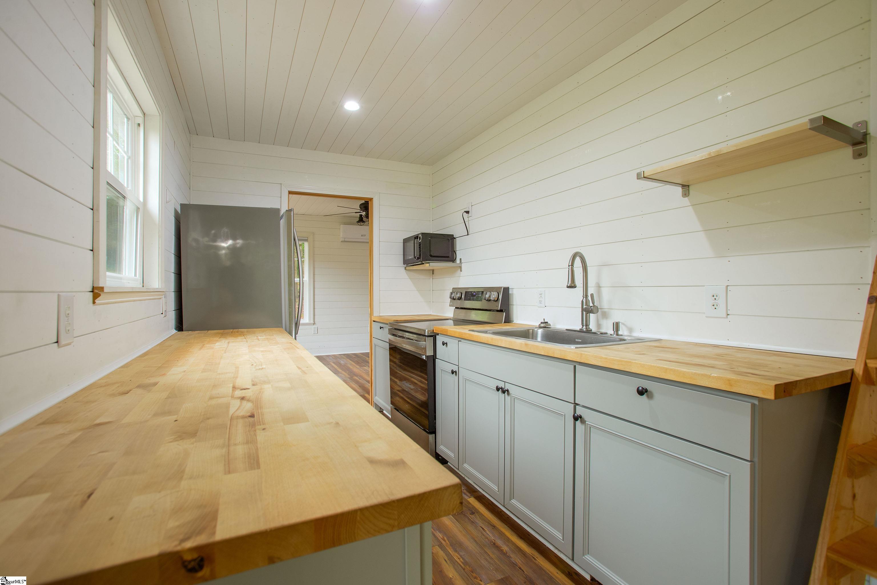 492 Edgewater Road Property Photo 9