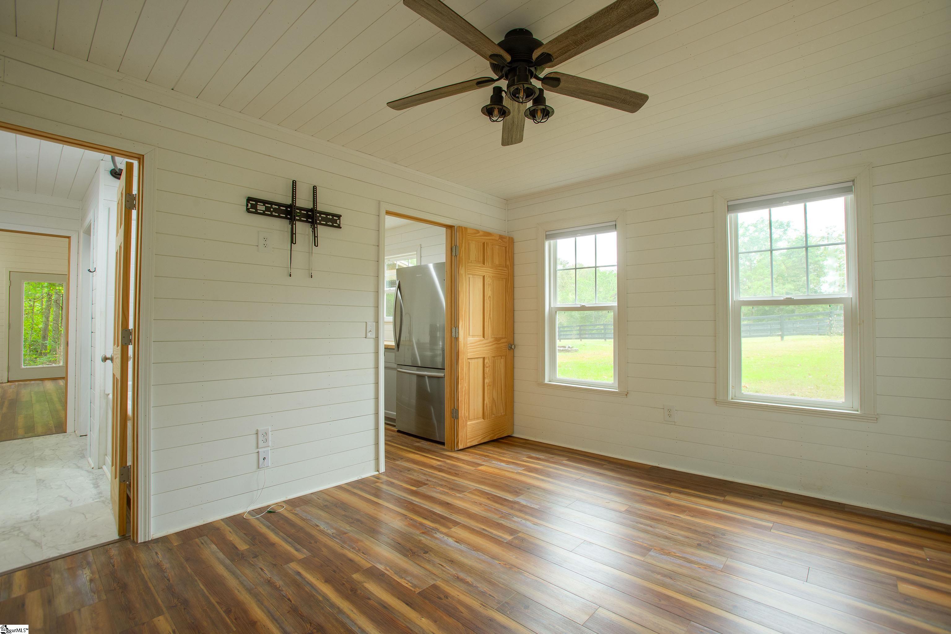 492 Edgewater Road Property Photo 12