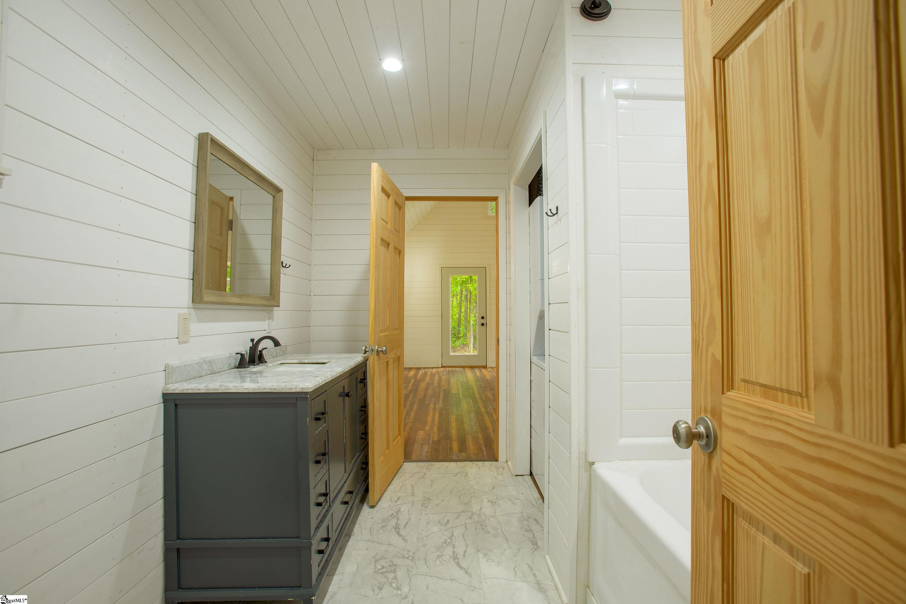 492 Edgewater Road Property Photo 13