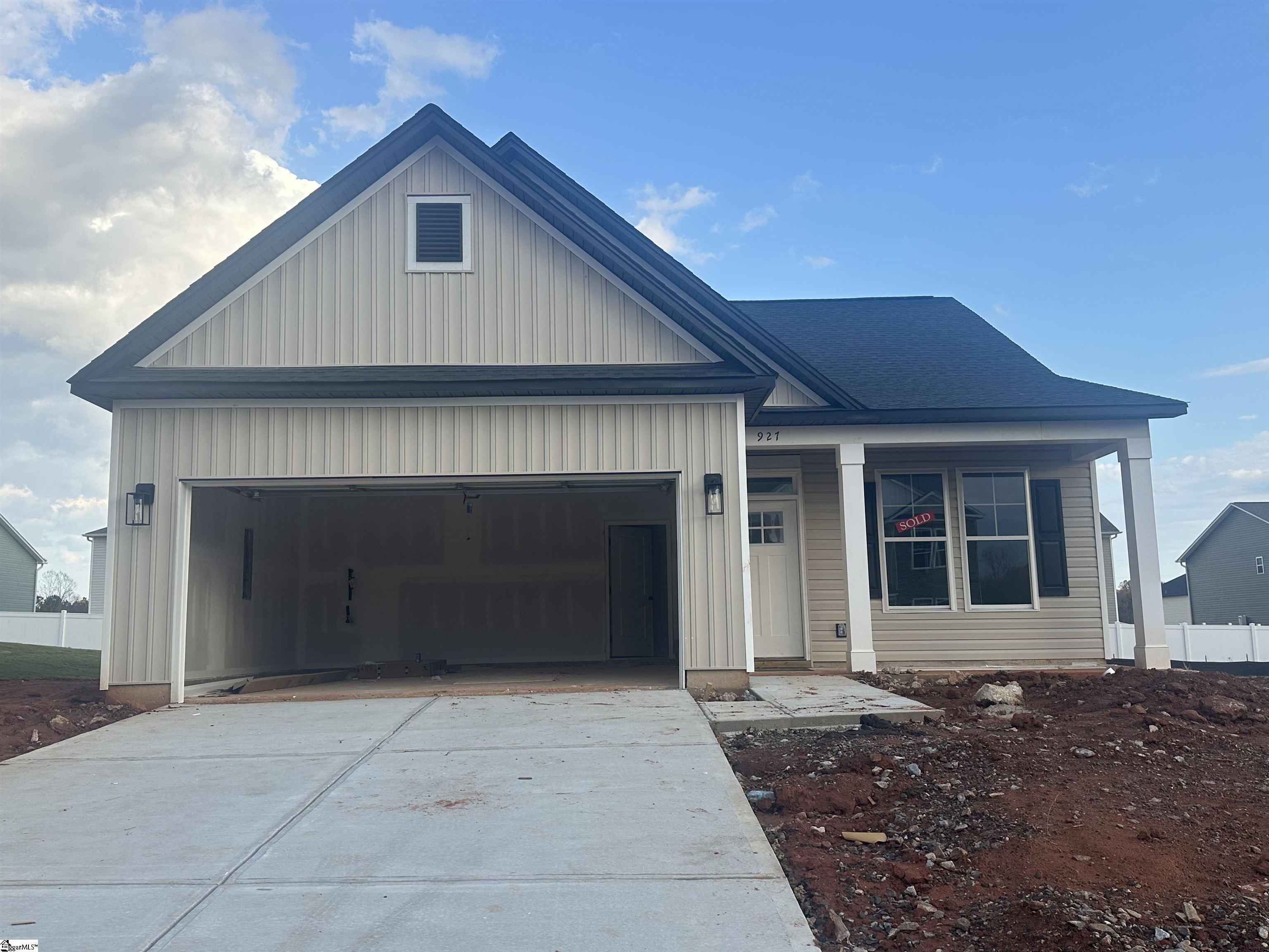 927 Gibbons Street Property Photo 1