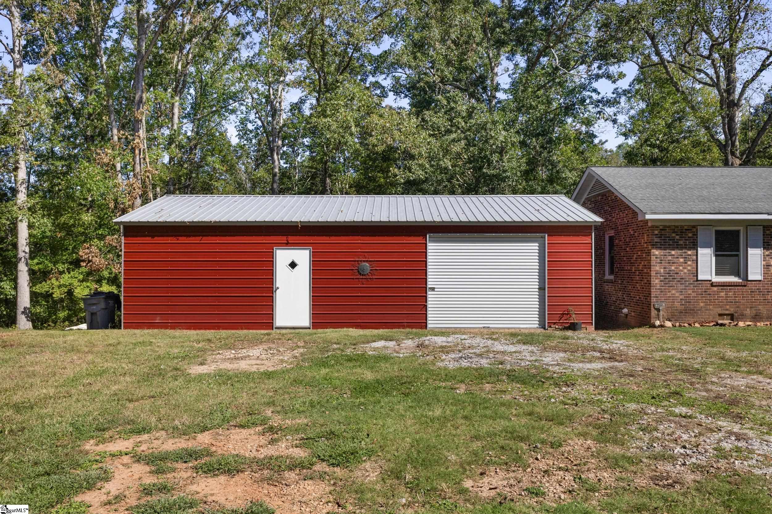 1120 Saluda Lake Road Property Photo 3