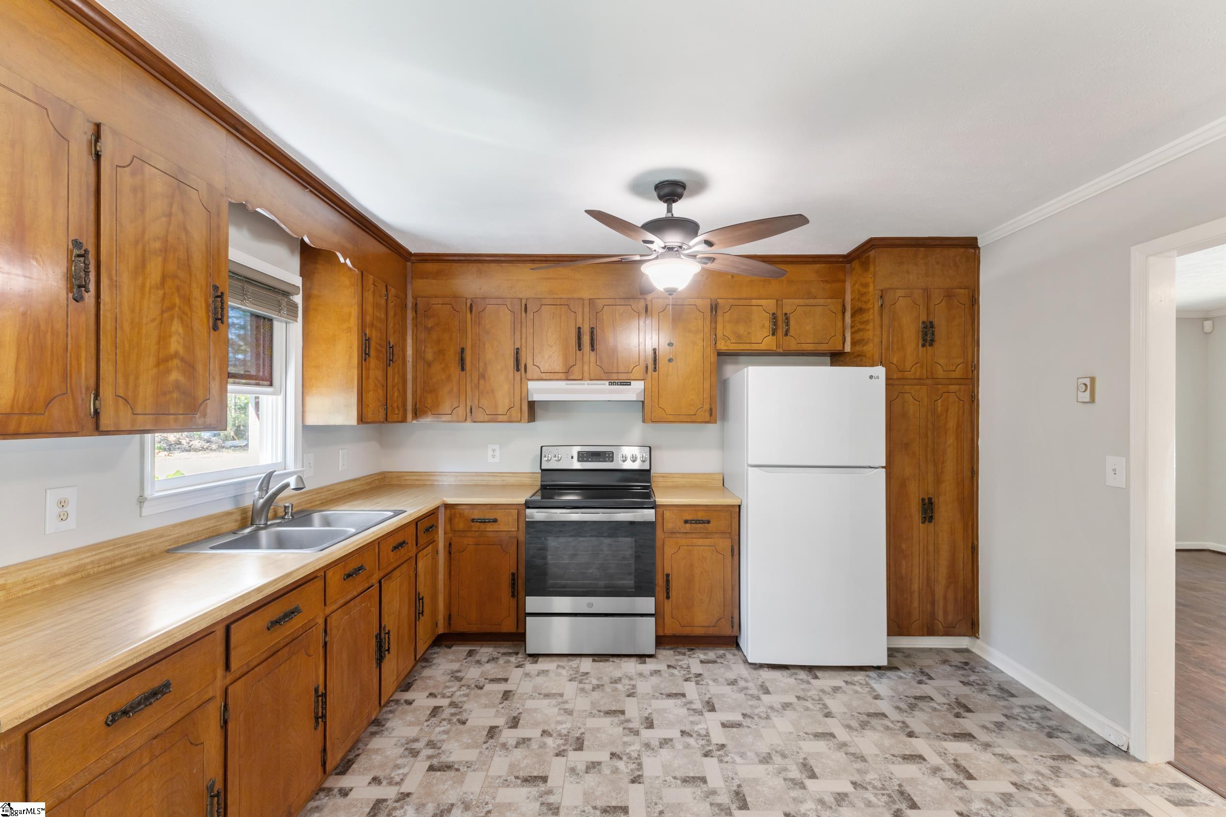 1120 Saluda Lake Road Property Photo 9