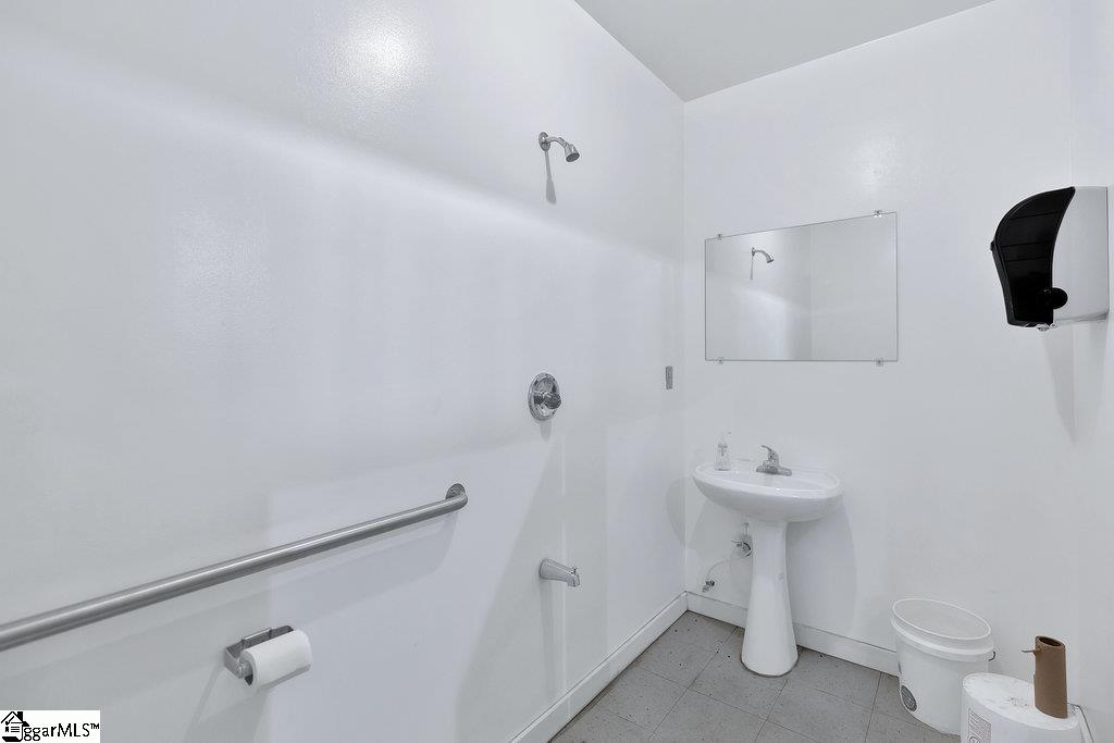 5575 Dobbins Bridge Road Property Photo 17