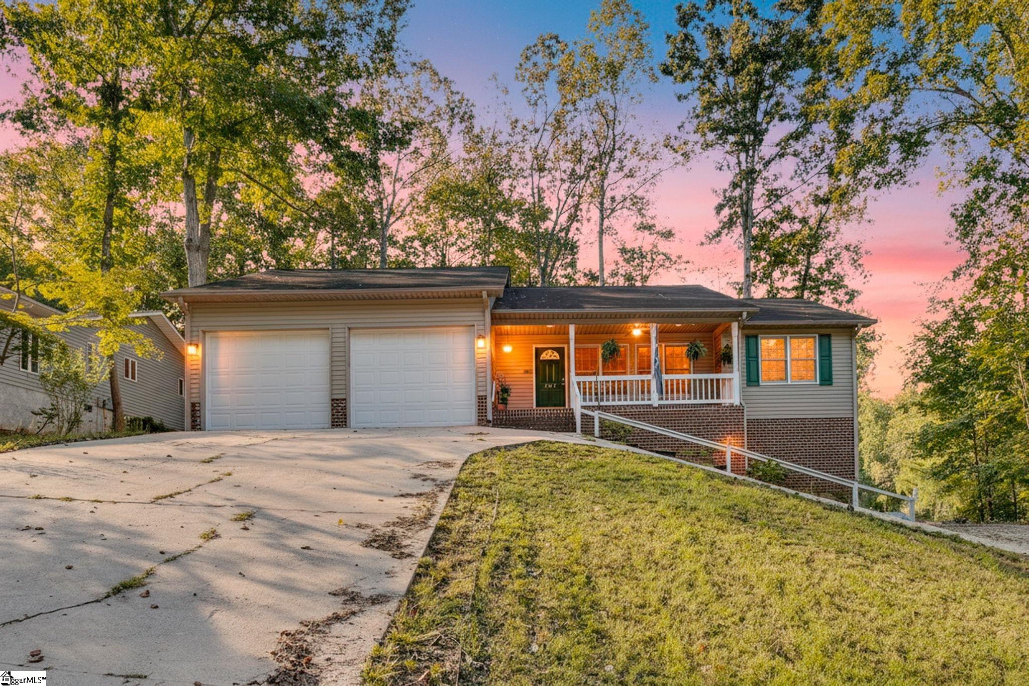 207 N Hogan Drive Property Photo 1