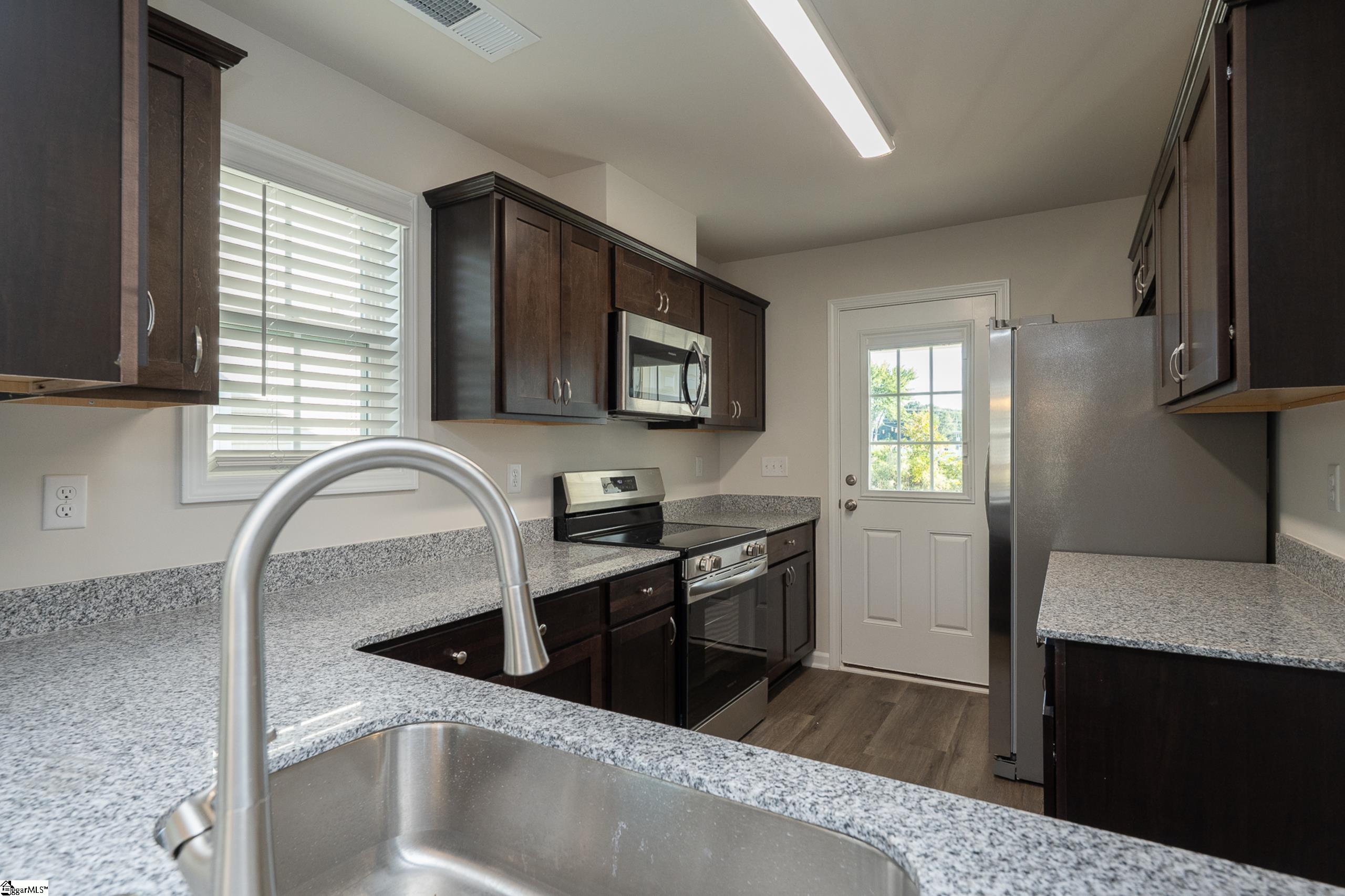 17 Thorndike Way Property Photo 7