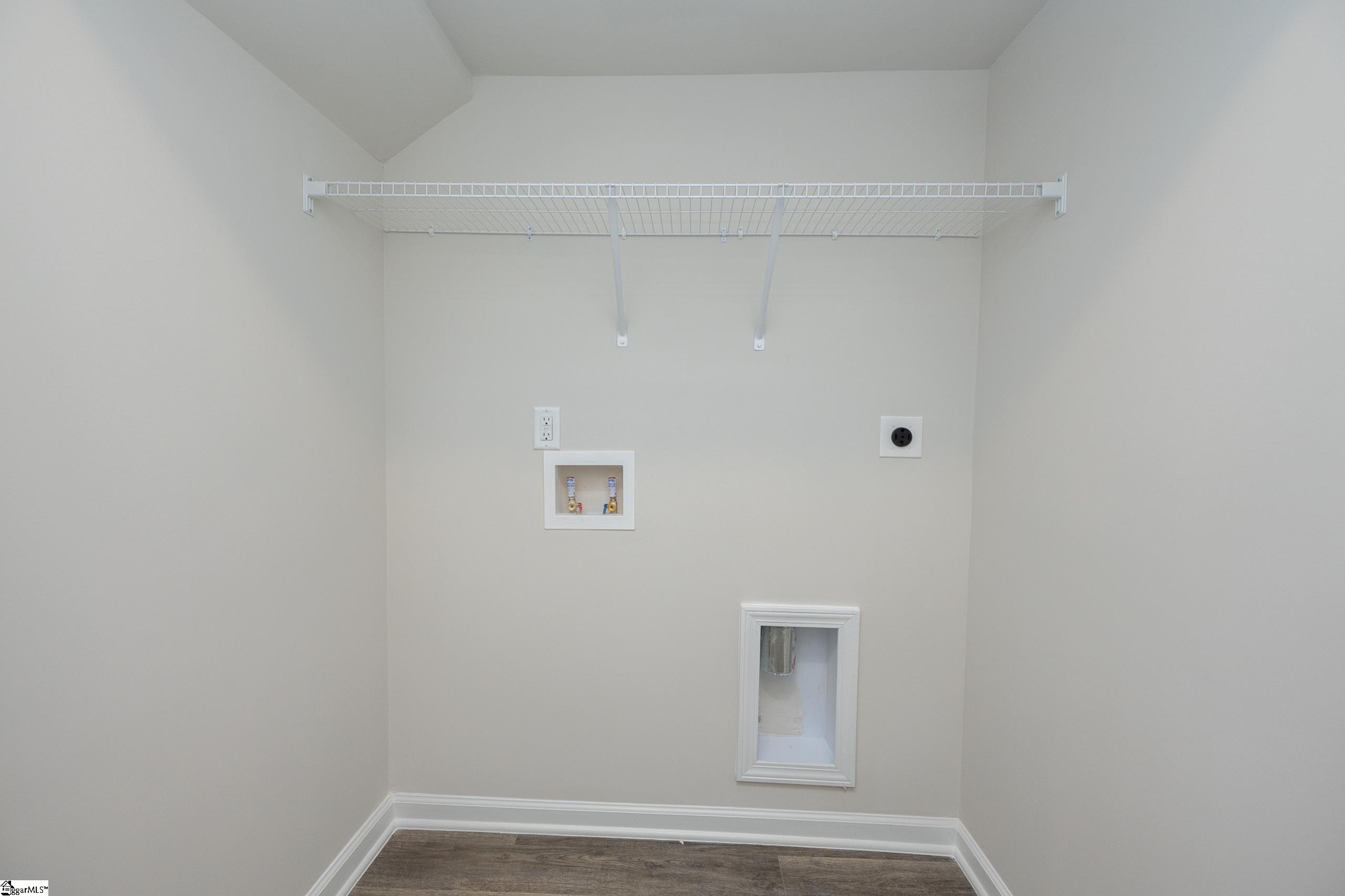214 Waltham Court Property Photo 15