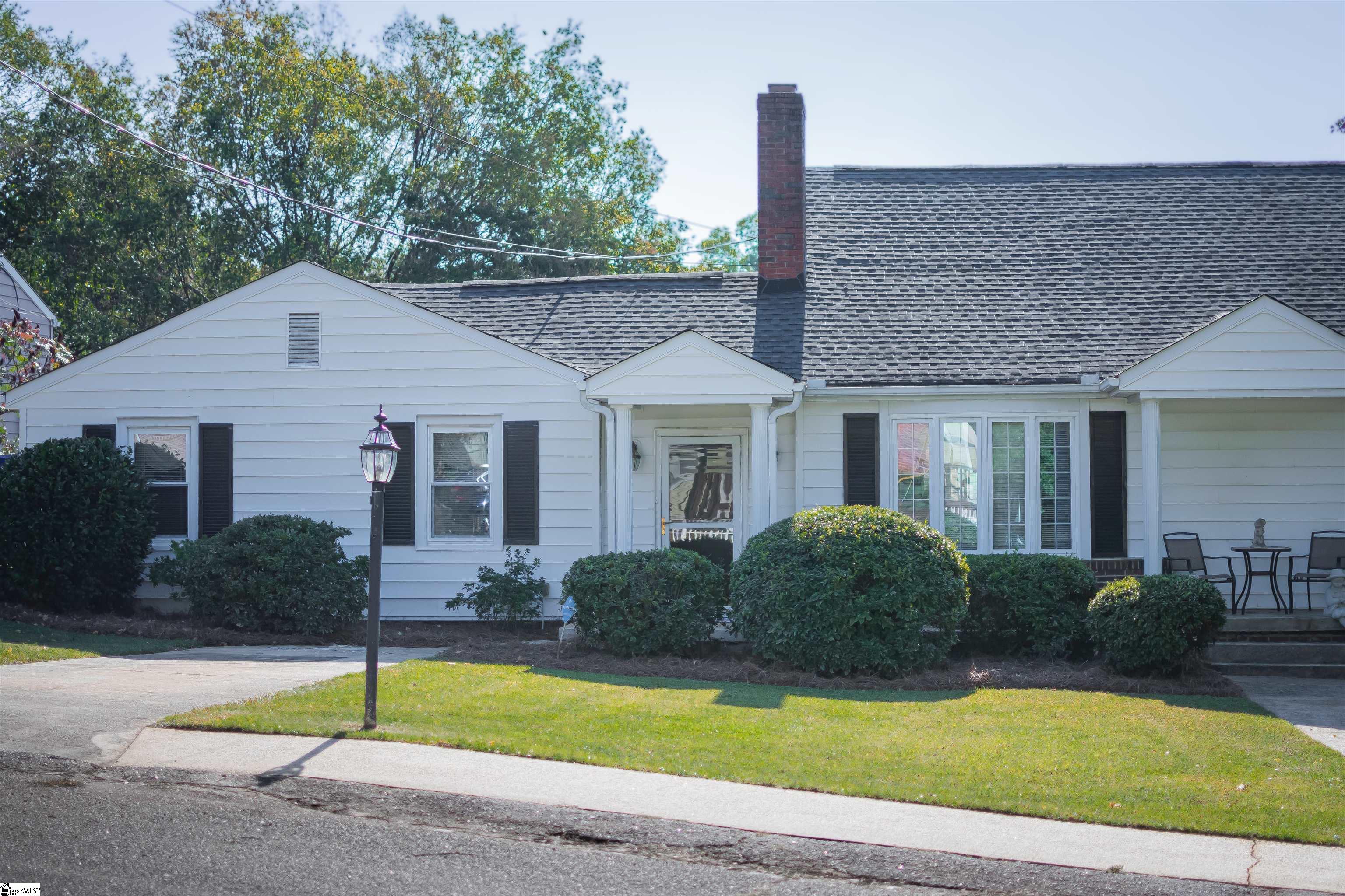 400 Wedgewood Drive Property Photo 2