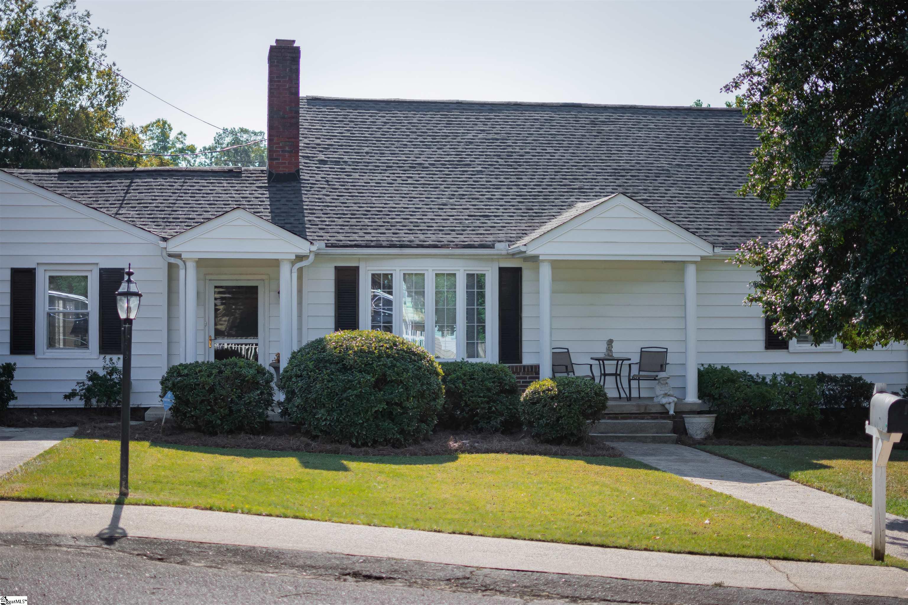 400 Wedgewood Drive Property Photo 3