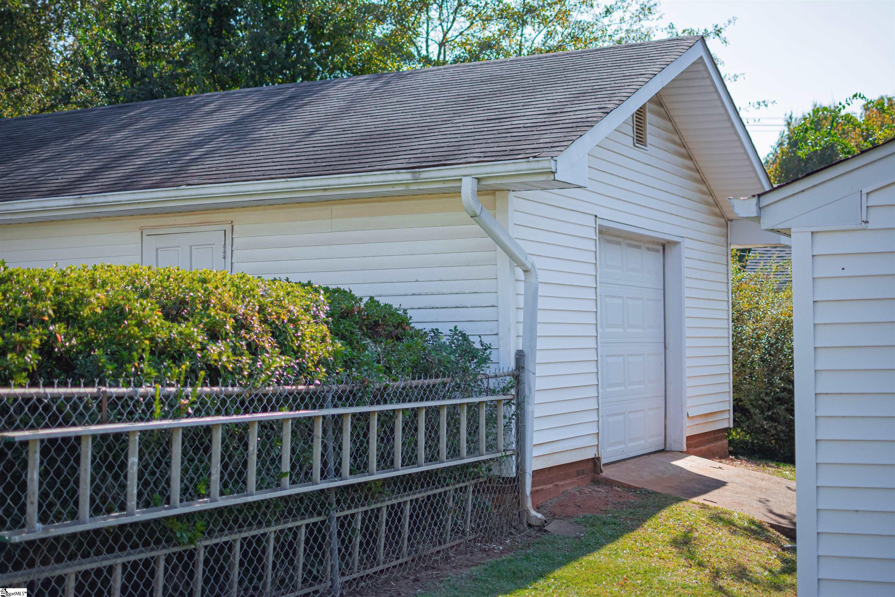400 Wedgewood Drive Property Photo 40