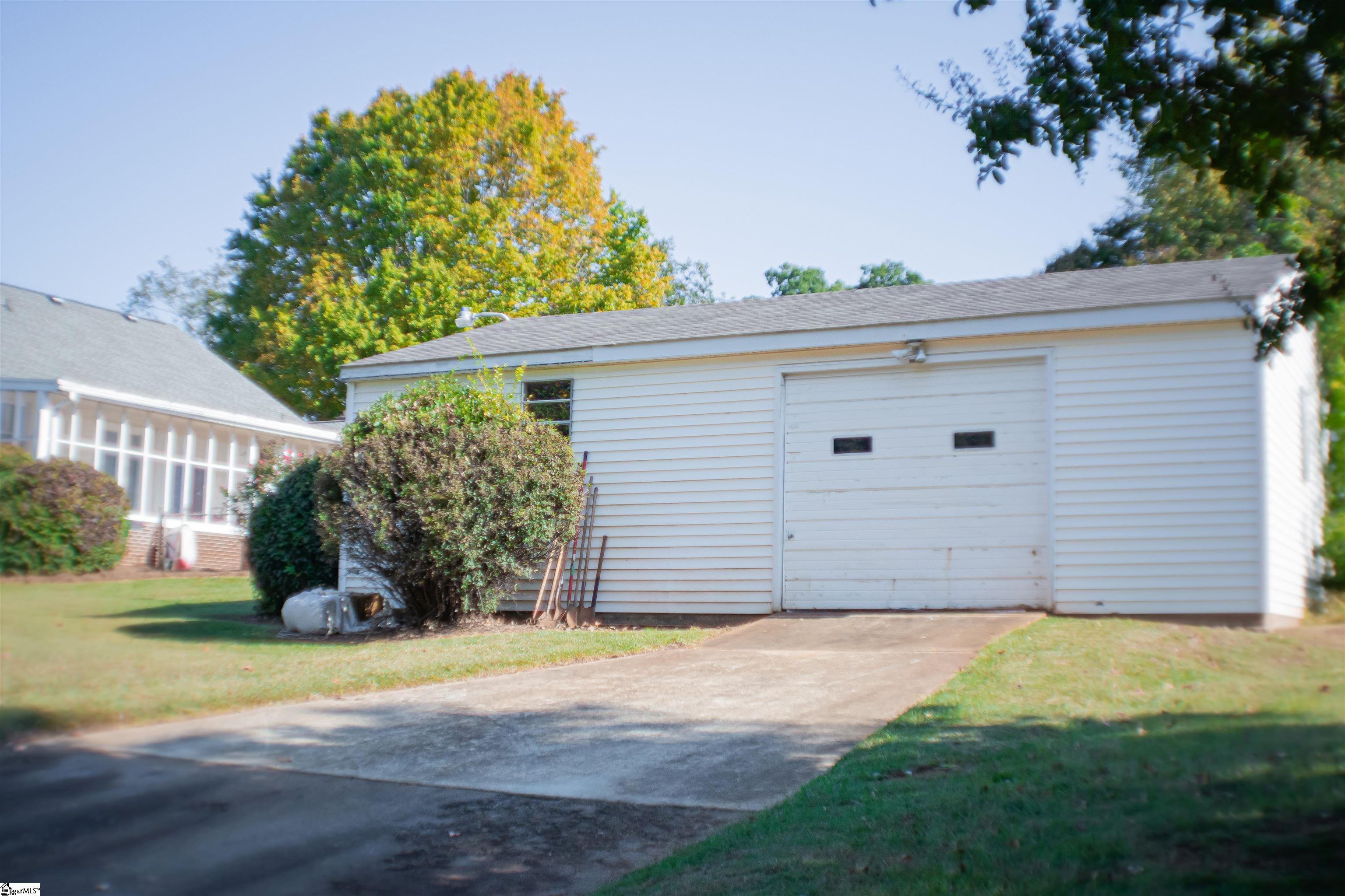 400 Wedgewood Drive Property Photo 42