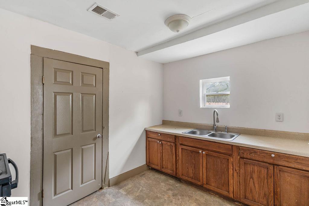 525 Fulwer Street Property Photo 8