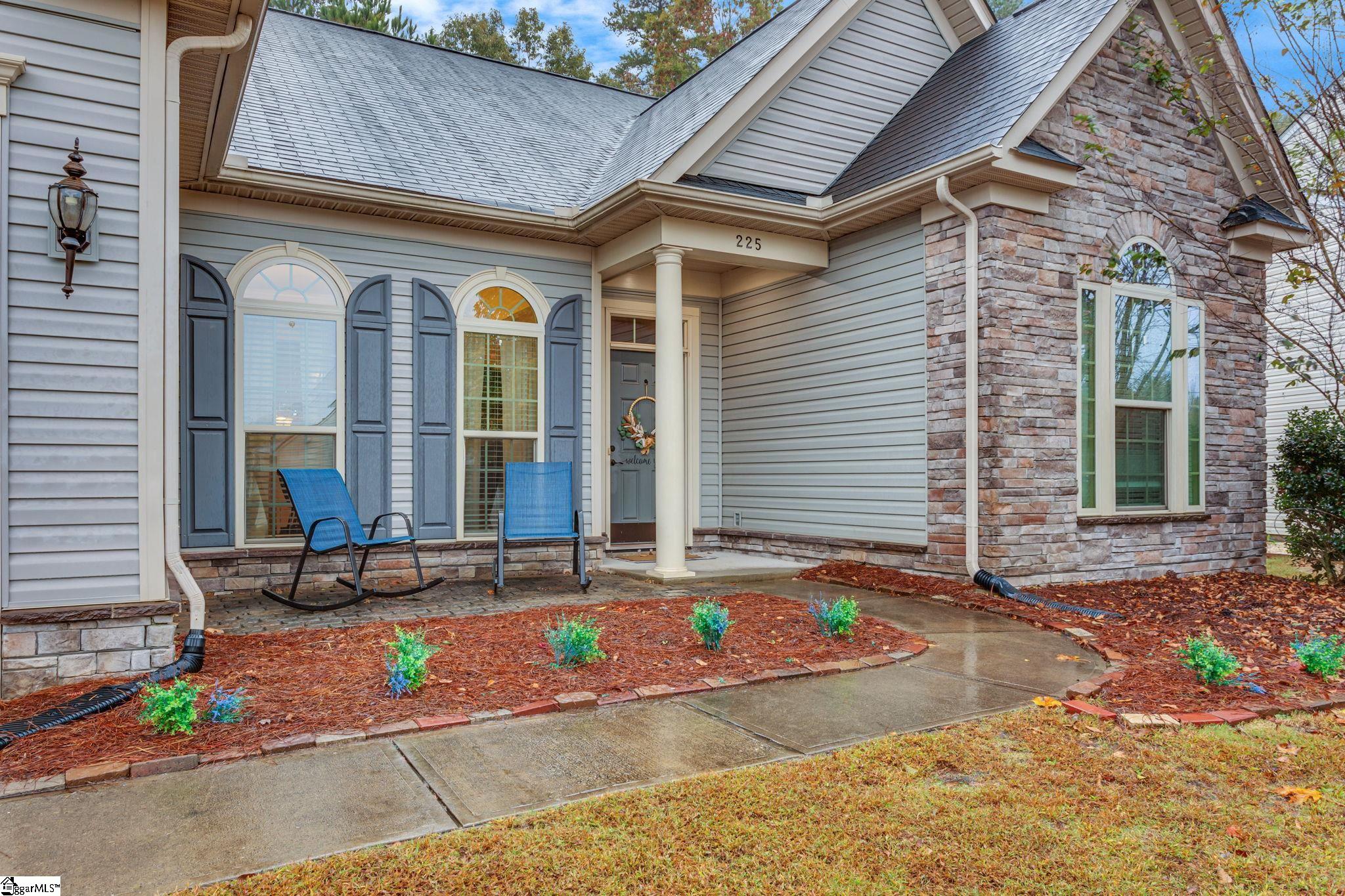 225 Creekside Way Property Photo 2