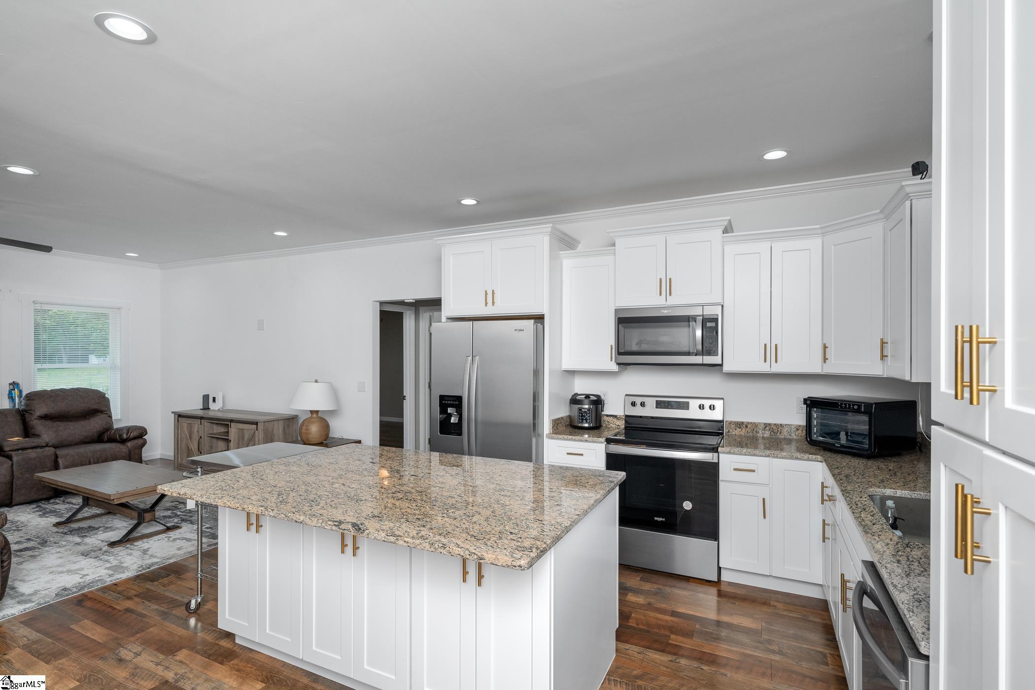 315 W Broad Street Property Photo 6