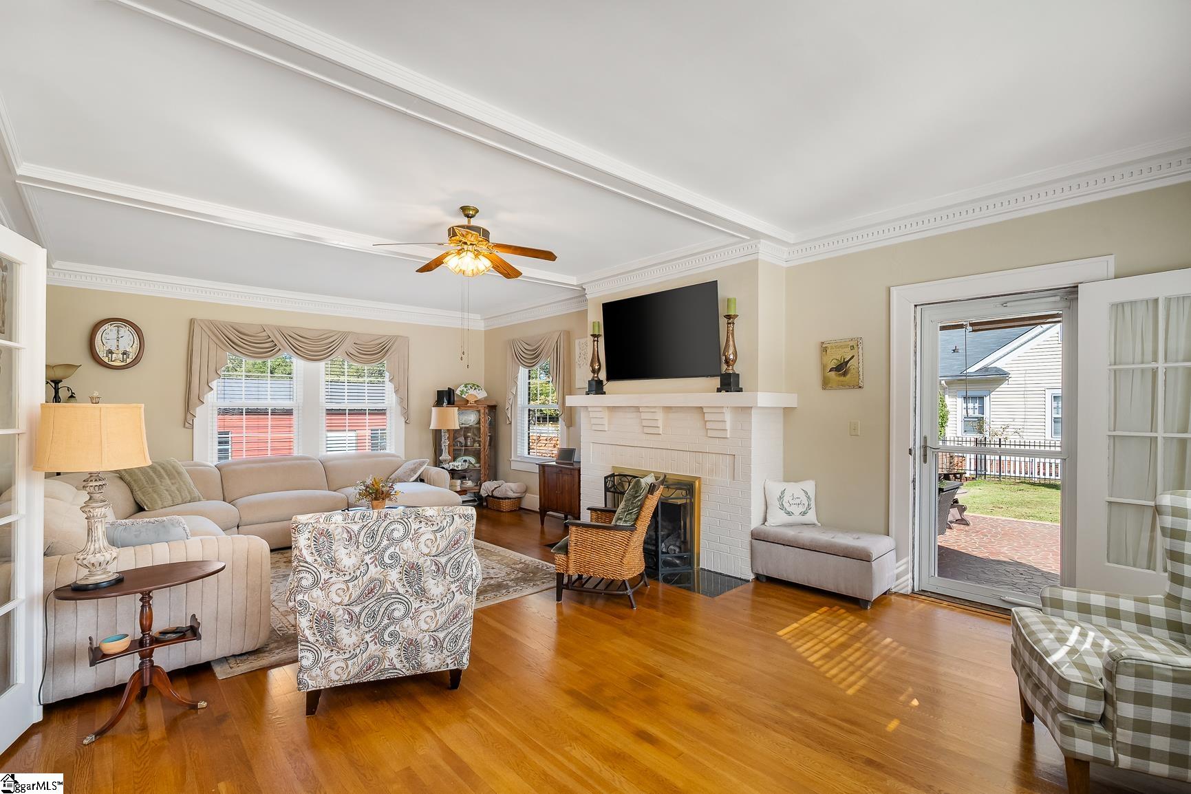 308 W Walnut Street Property Photo 6