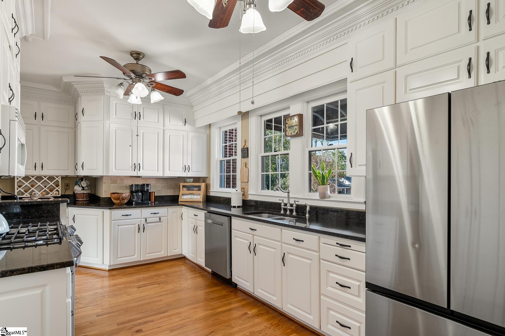 308 W Walnut Street Property Photo 10